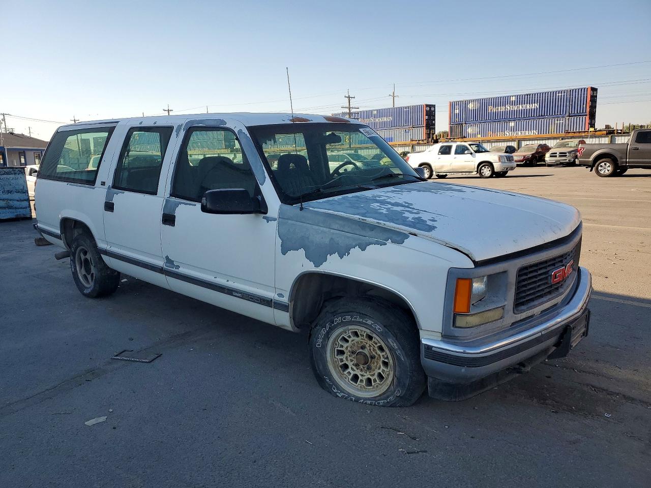 1994 Gmc Suburban C1500 White vin: 1GKEC16K5RJ703455