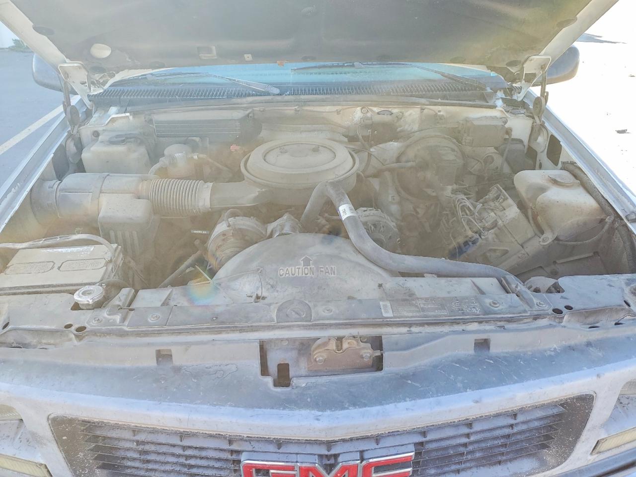 1994 Gmc Suburban C1500 White vin: 1GKEC16K5RJ703455