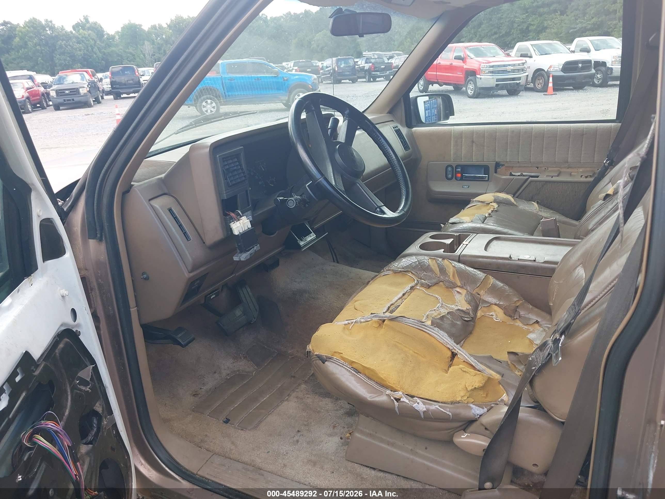 1994 Gmc Suburban C1500 Beige vin: 1GKEC16K8RJ770745