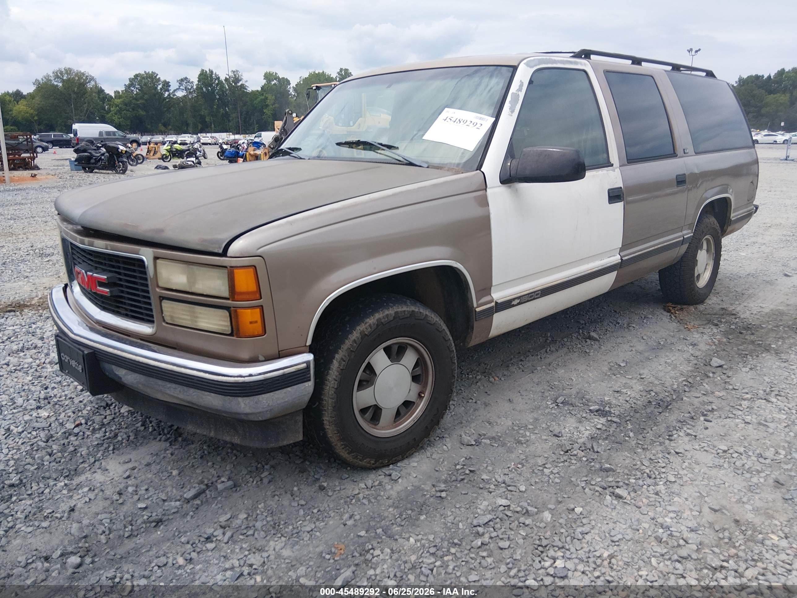 1994 Gmc Suburban C1500 Beige vin: 1GKEC16K8RJ770745