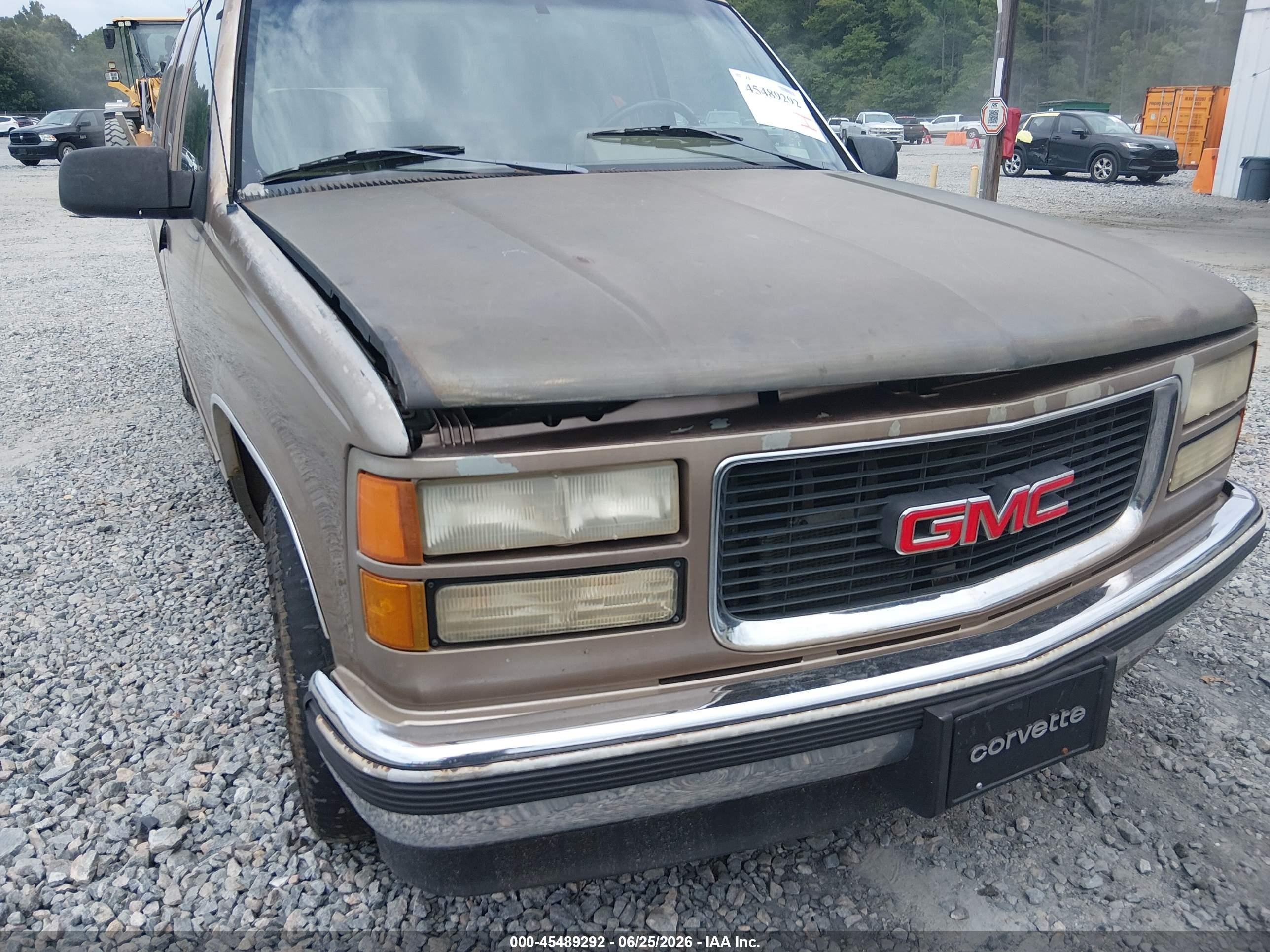 1994 Gmc Suburban C1500 Beige vin: 1GKEC16K8RJ770745