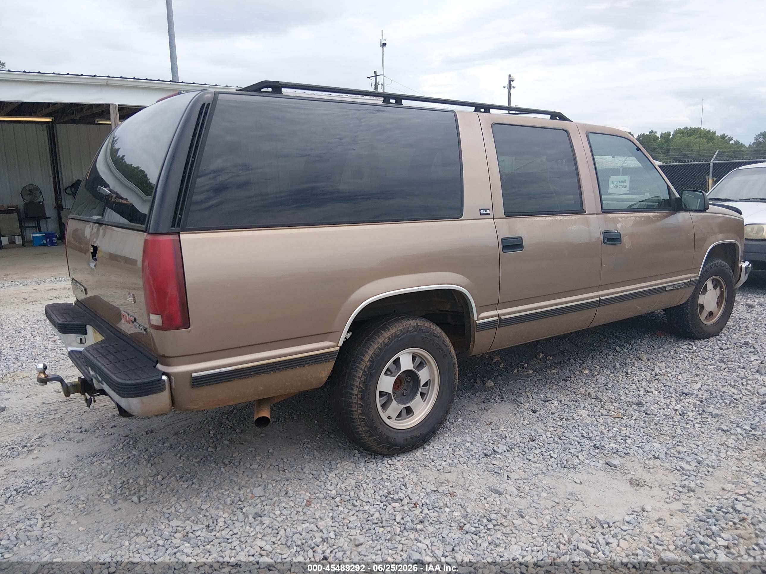 1994 Gmc Suburban C1500 Beige vin: 1GKEC16K8RJ770745