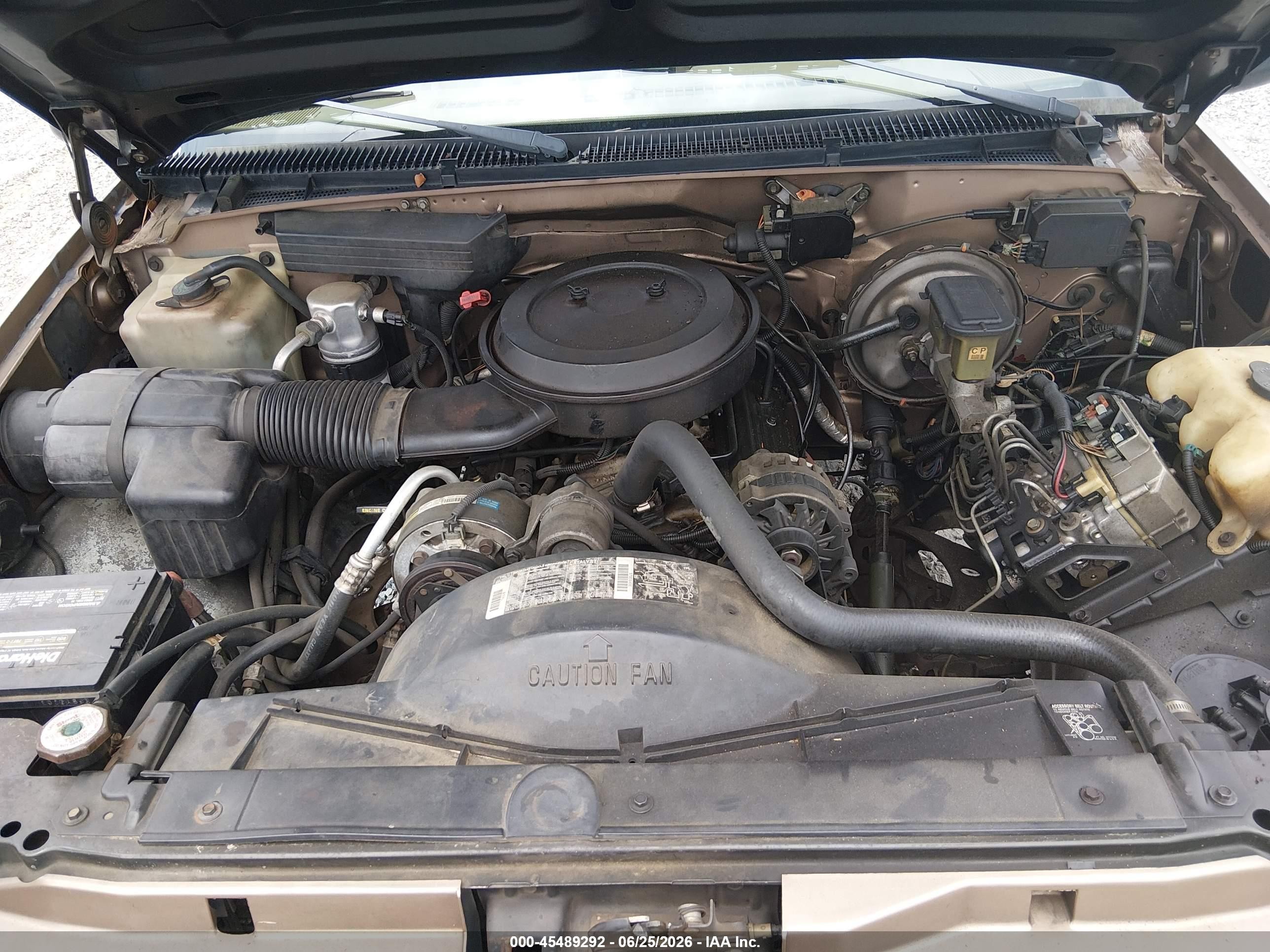 1994 Gmc Suburban C1500 Beige vin: 1GKEC16K8RJ770745