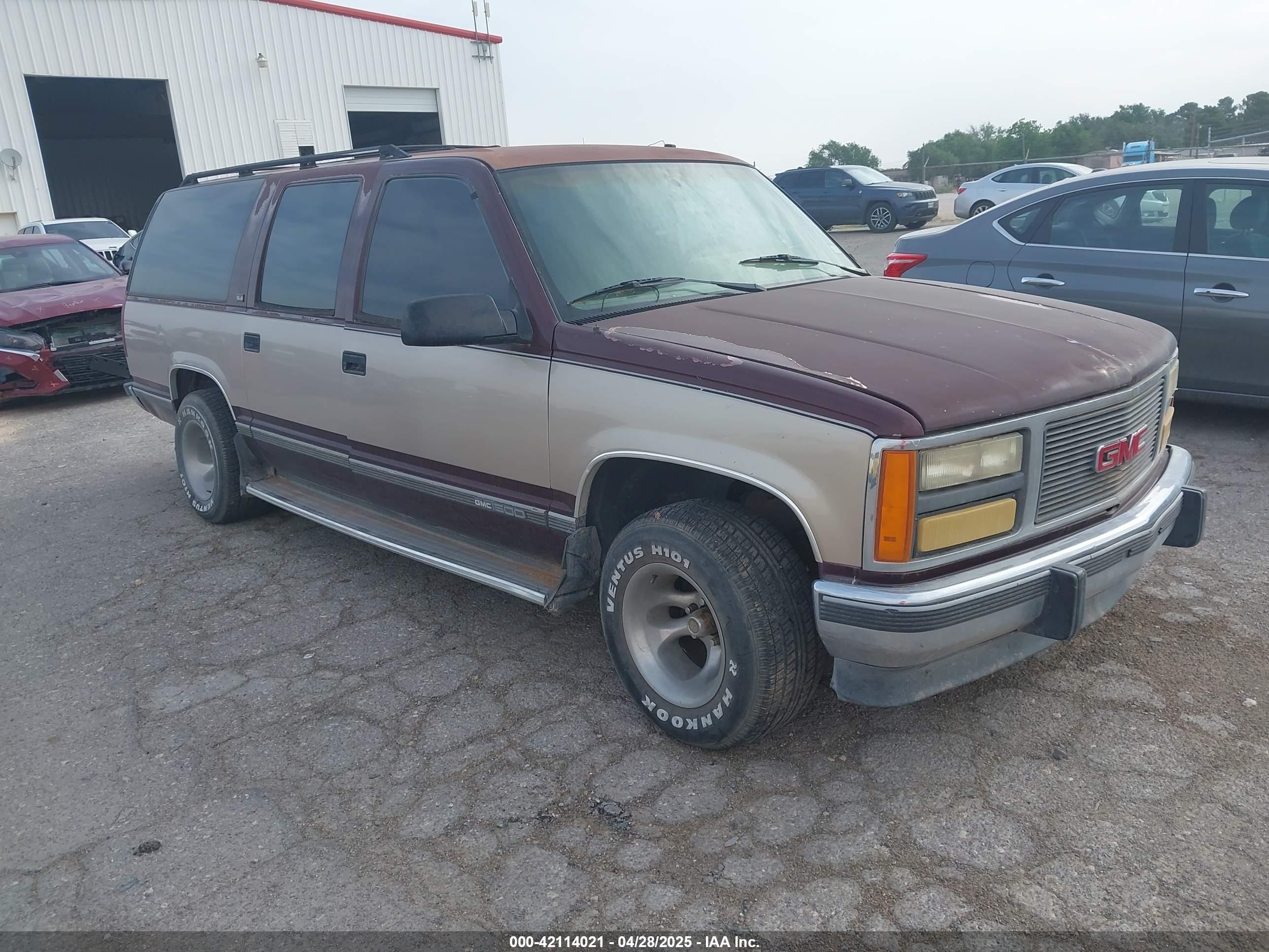 1993 Gmc Suburban C1500 Maroon vin: 1GKEC16KXPJ734150