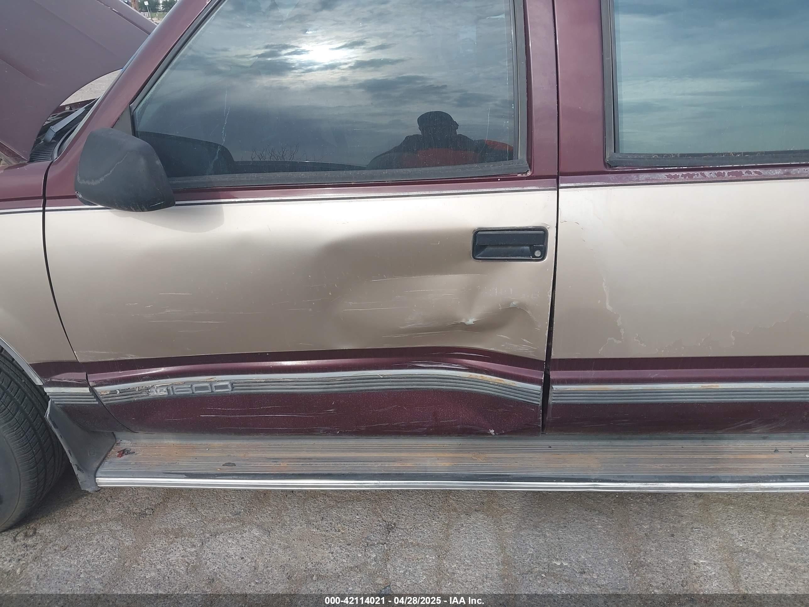 1993 Gmc Suburban C1500 Maroon vin: 1GKEC16KXPJ734150