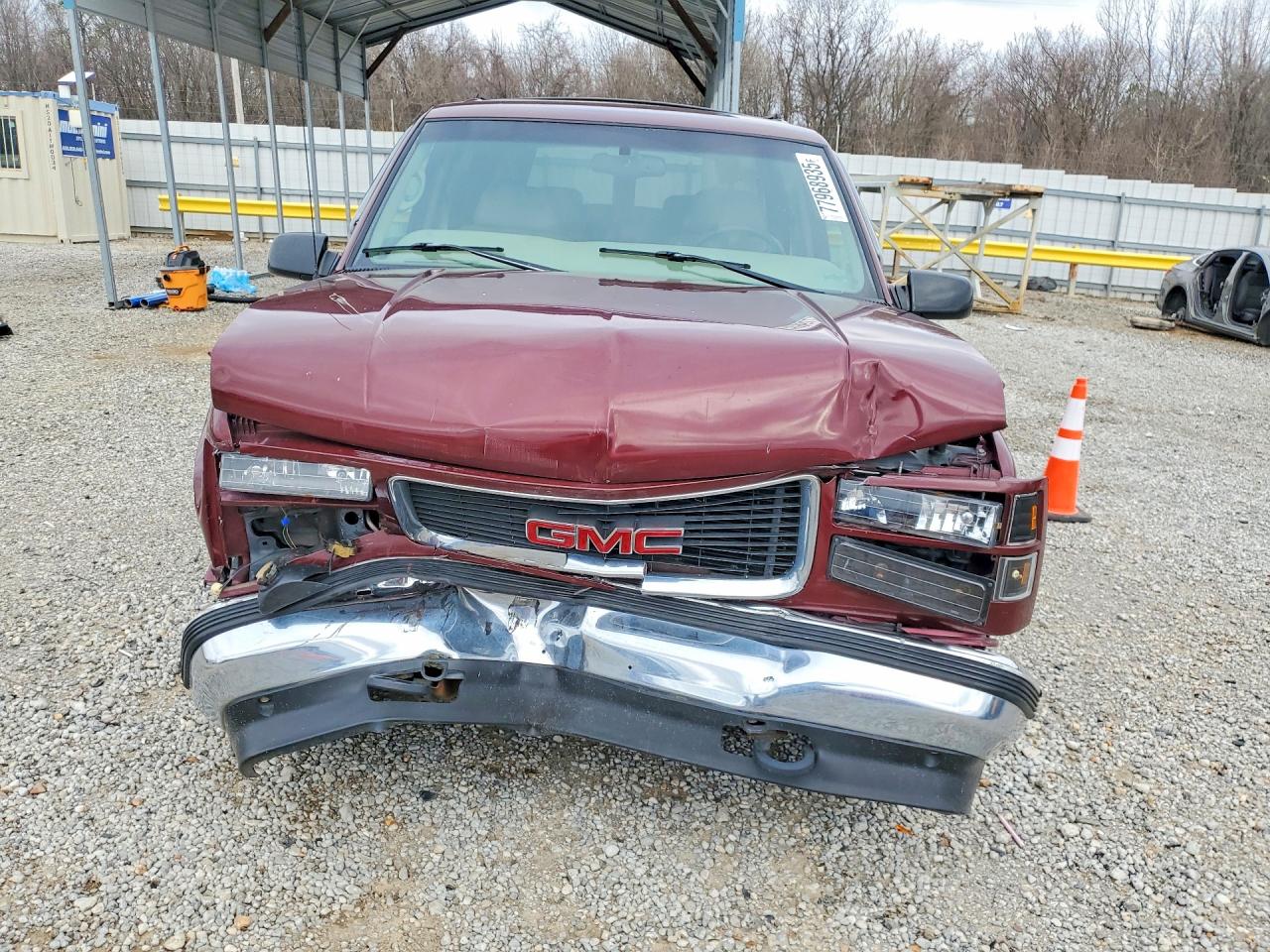 1998 Gmc Suburban C1500 Maroon vin: 1GKEC16R0WJ726781