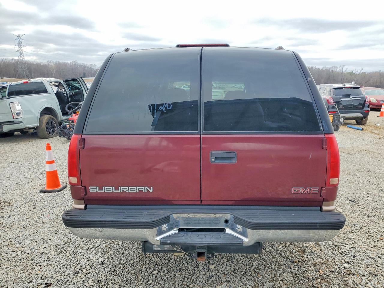 1998 Gmc Suburban C1500 Maroon vin: 1GKEC16R0WJ726781