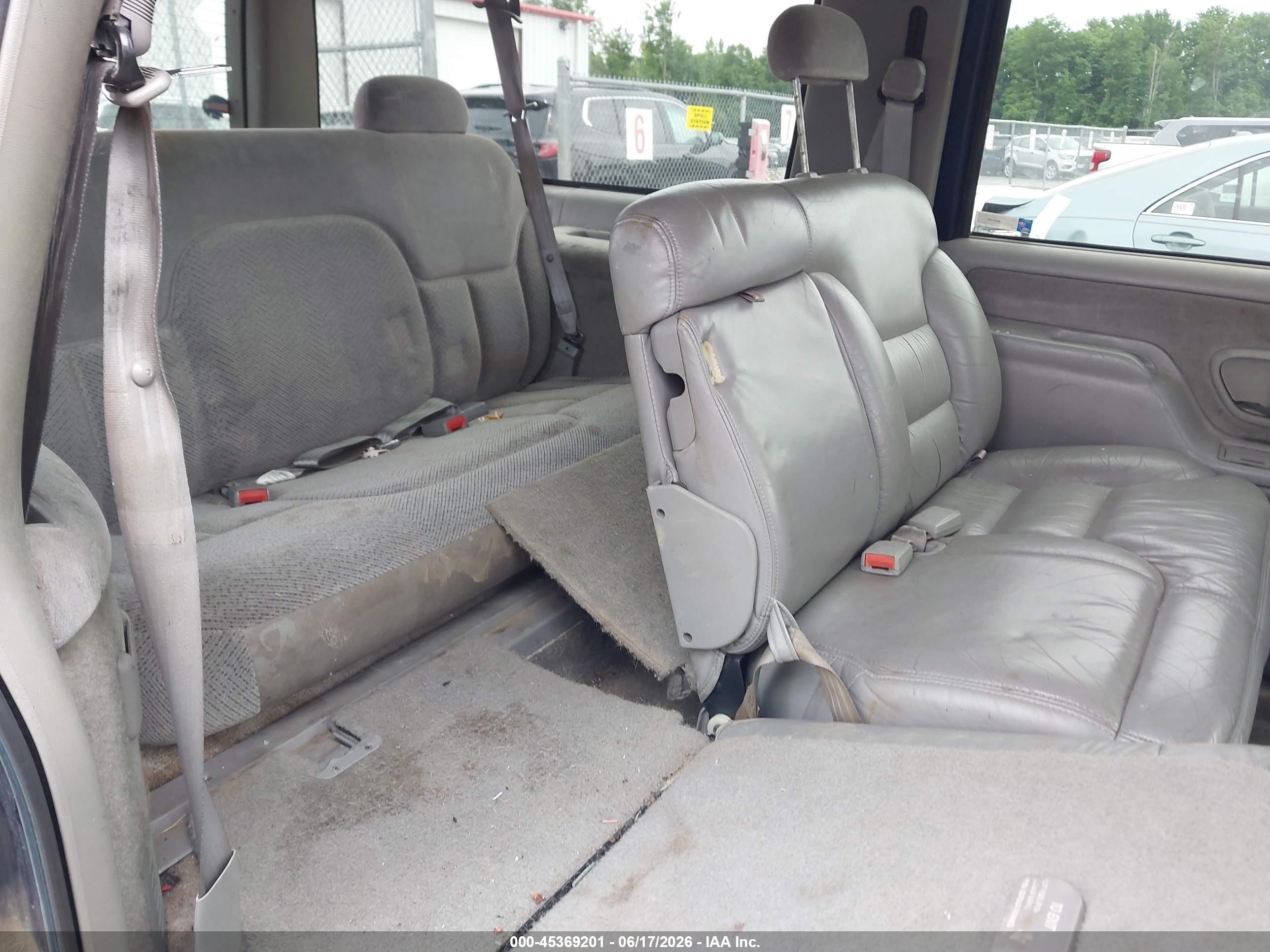 1999 Gmc Suburban Slt Gm Buypower Blue vin: 1GKEC16R0XJ739032