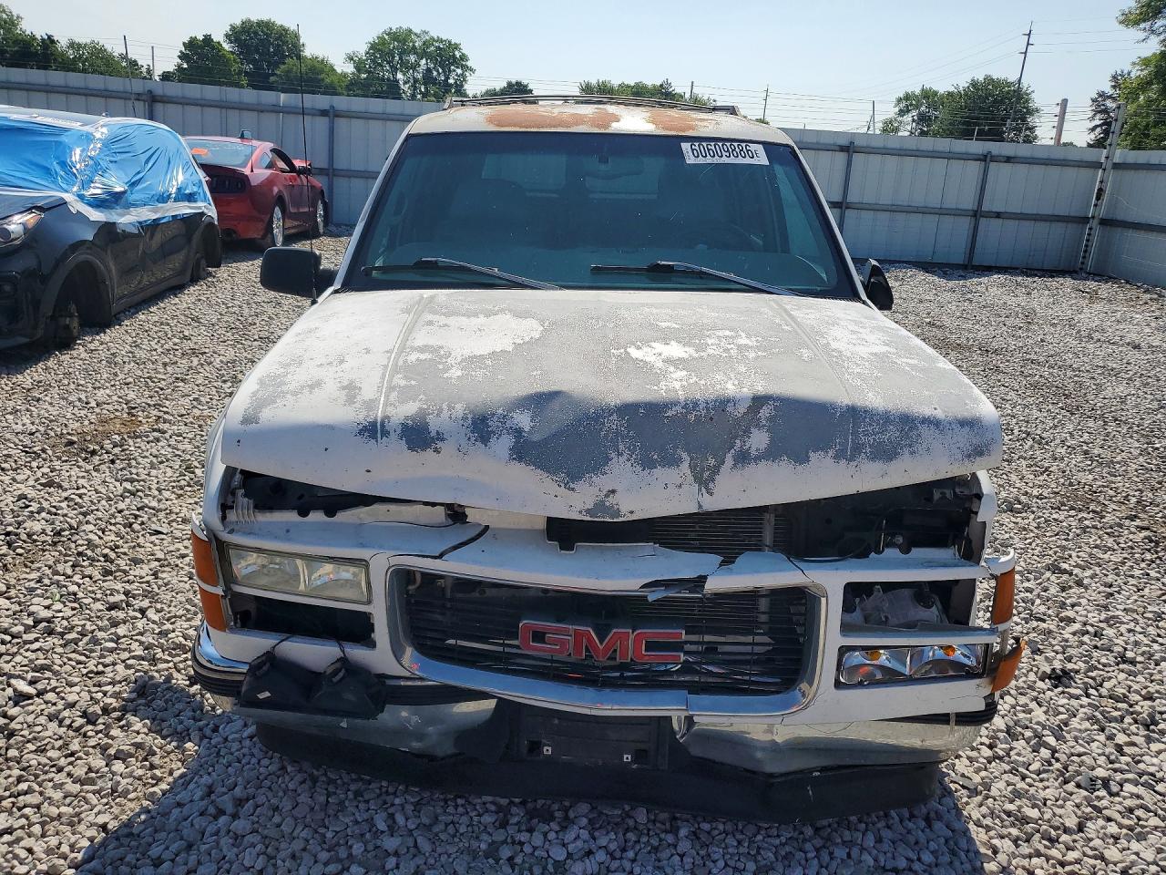 1999 Gmc Suburban C1500 Белый vin: 1GKEC16R3XJ740689