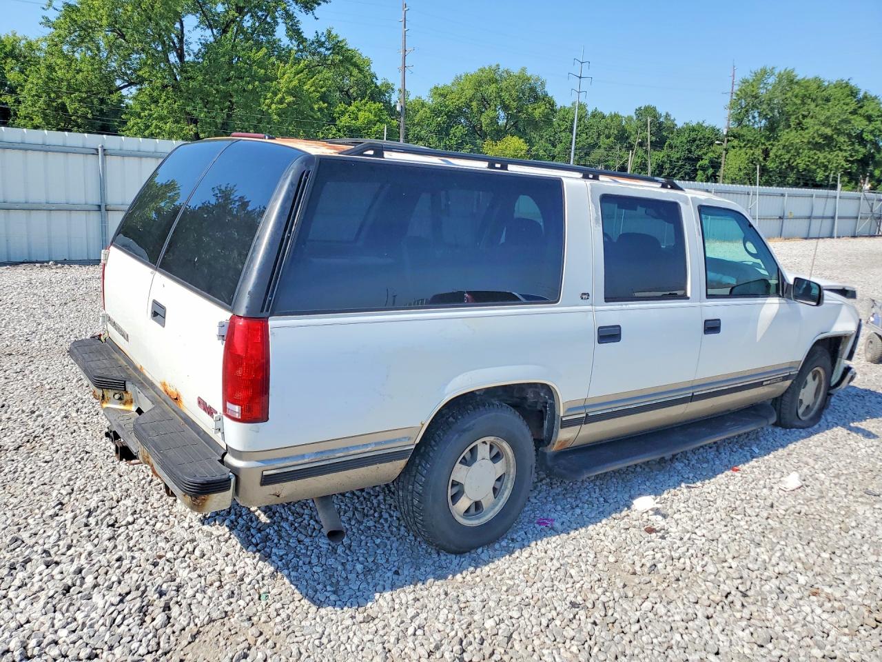 1999 Gmc Suburban C1500 Белый vin: 1GKEC16R3XJ740689