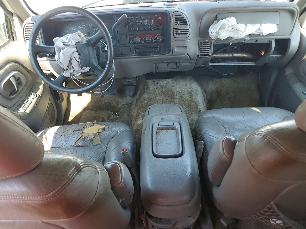 1999 Gmc Suburban C1500 Белый vin: 1GKEC16R3XJ740689