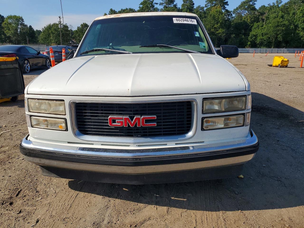 1999 Gmc Suburban C1500 White vin: 1GKEC16R5XJ751208