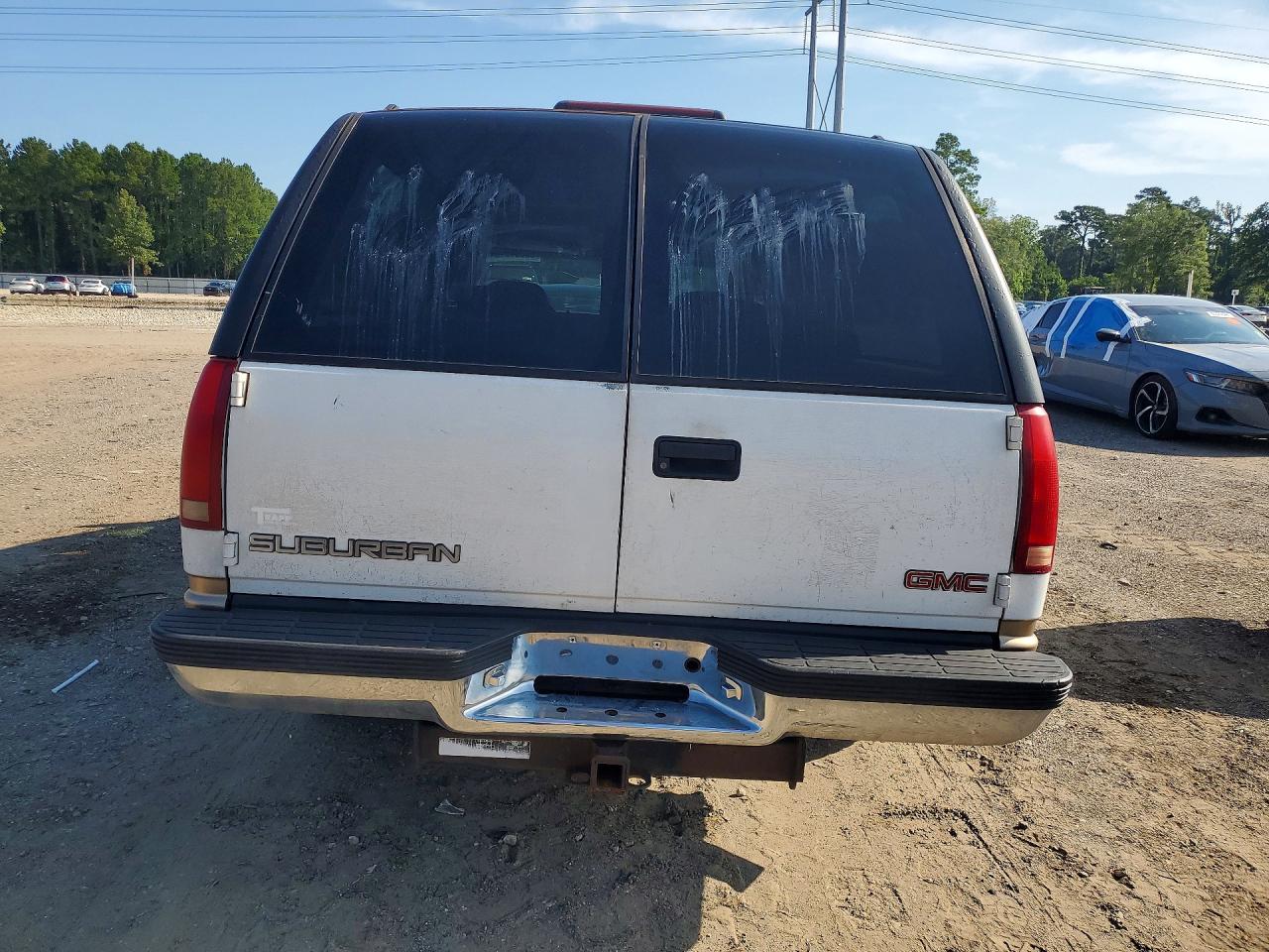 1999 Gmc Suburban C1500 White vin: 1GKEC16R5XJ751208
