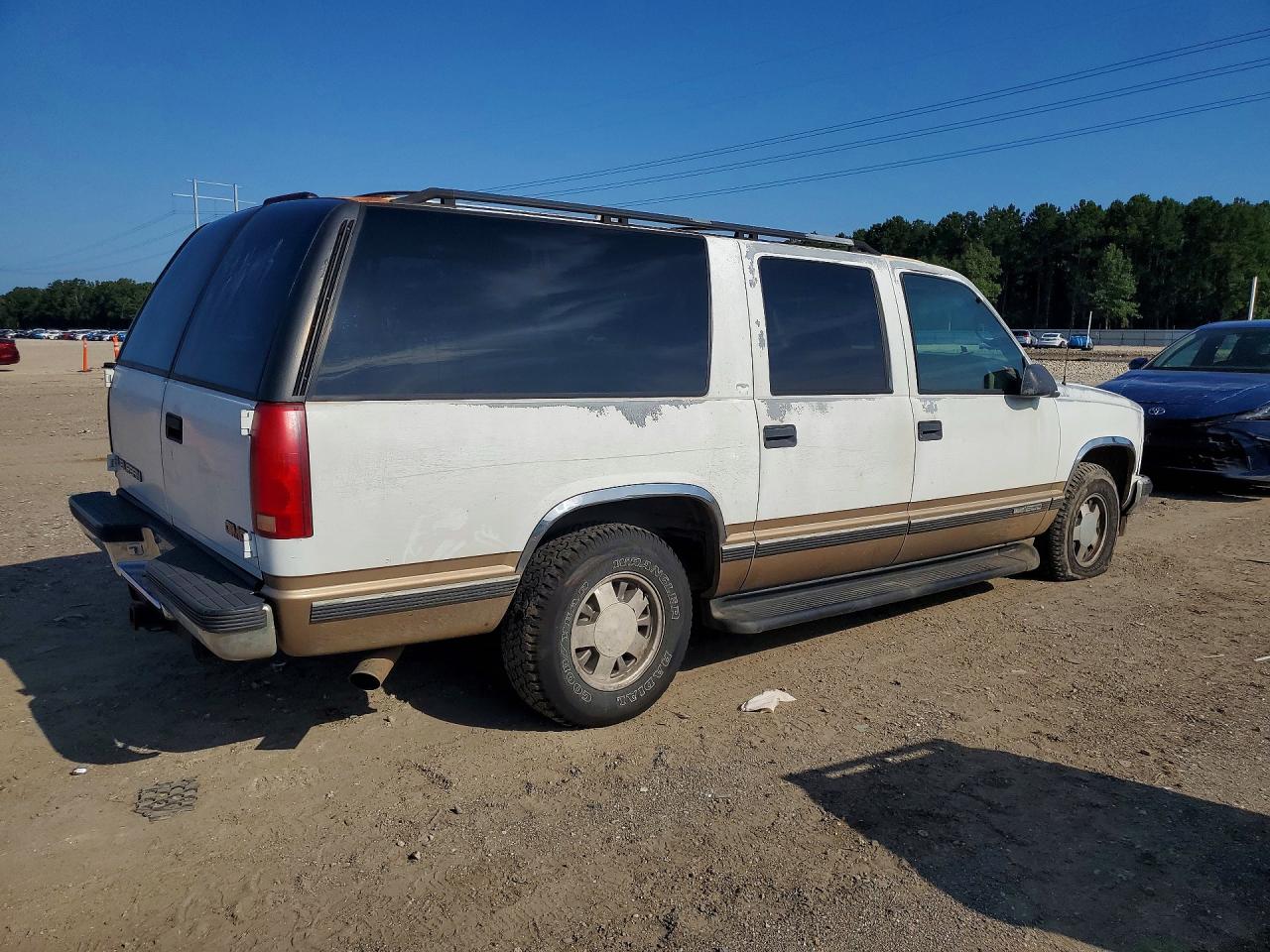 1999 Gmc Suburban C1500 White vin: 1GKEC16R5XJ751208