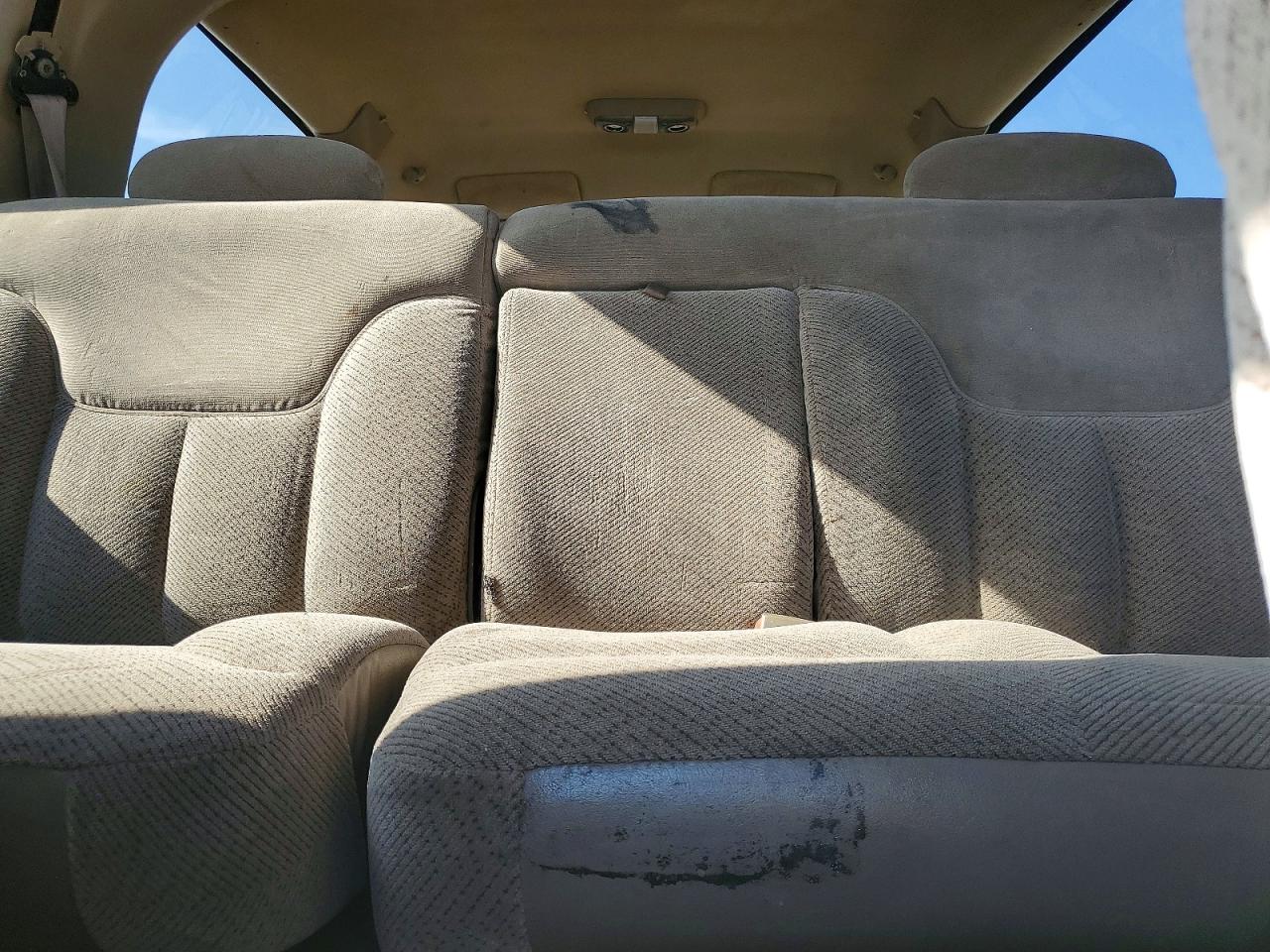 1999 Gmc Suburban C1500 White vin: 1GKEC16R5XJ751208