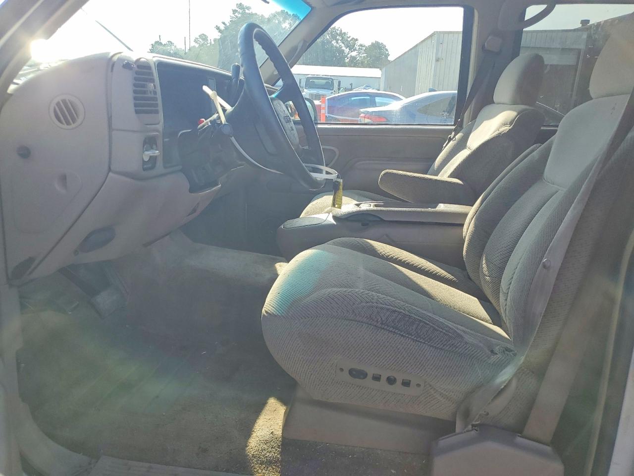 1999 Gmc Suburban C1500 White vin: 1GKEC16R5XJ751208