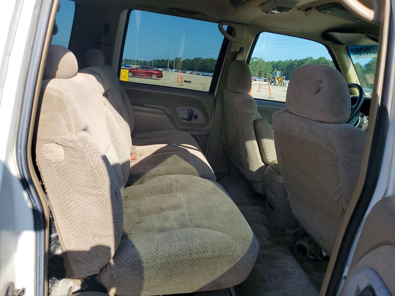 1999 Gmc Suburban C1500 White vin: 1GKEC16R5XJ751208