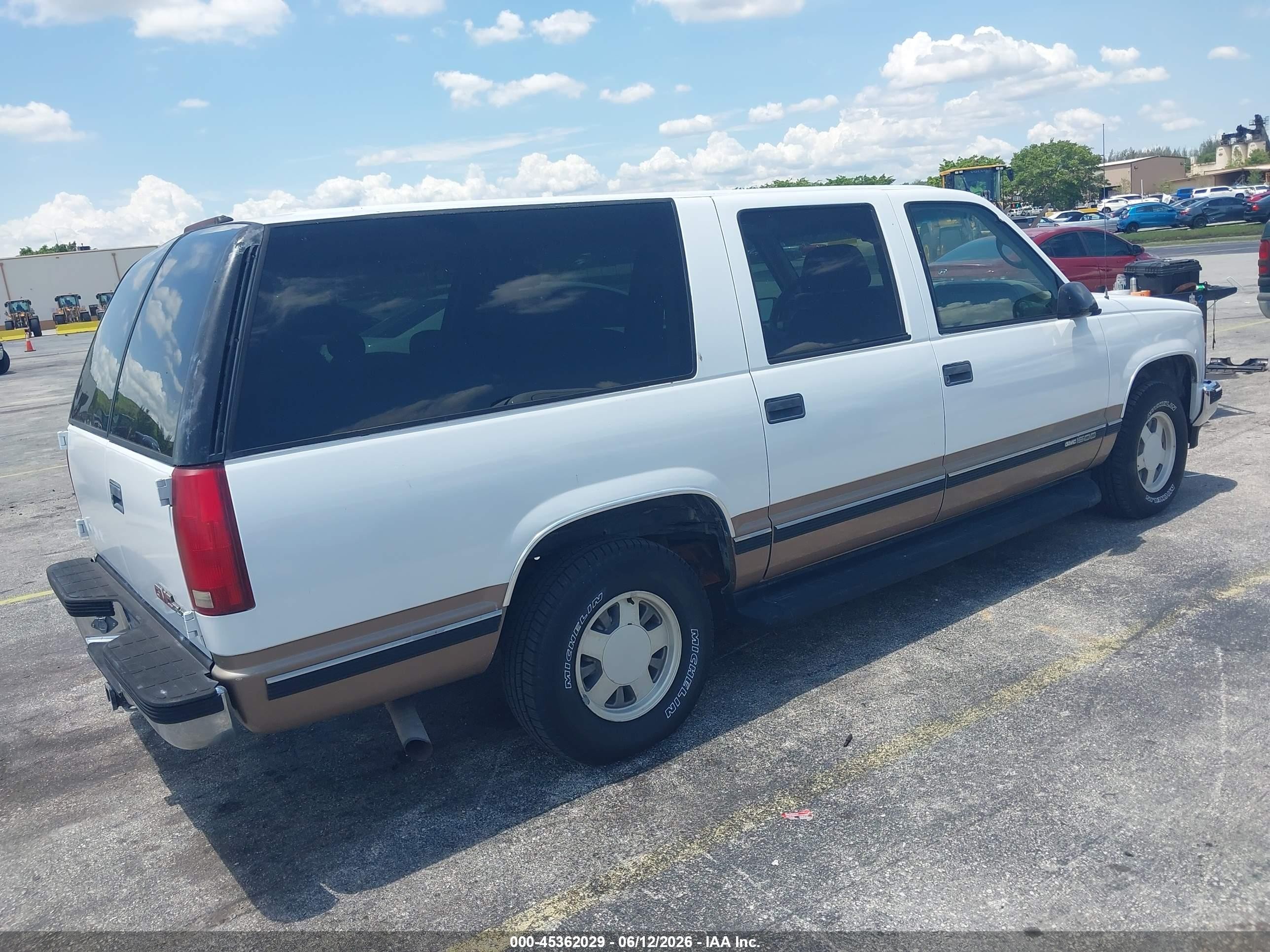 1997 Gmc Suburban Slt Cmi (not Available) White vin: 1GKEC16R6VJ751828