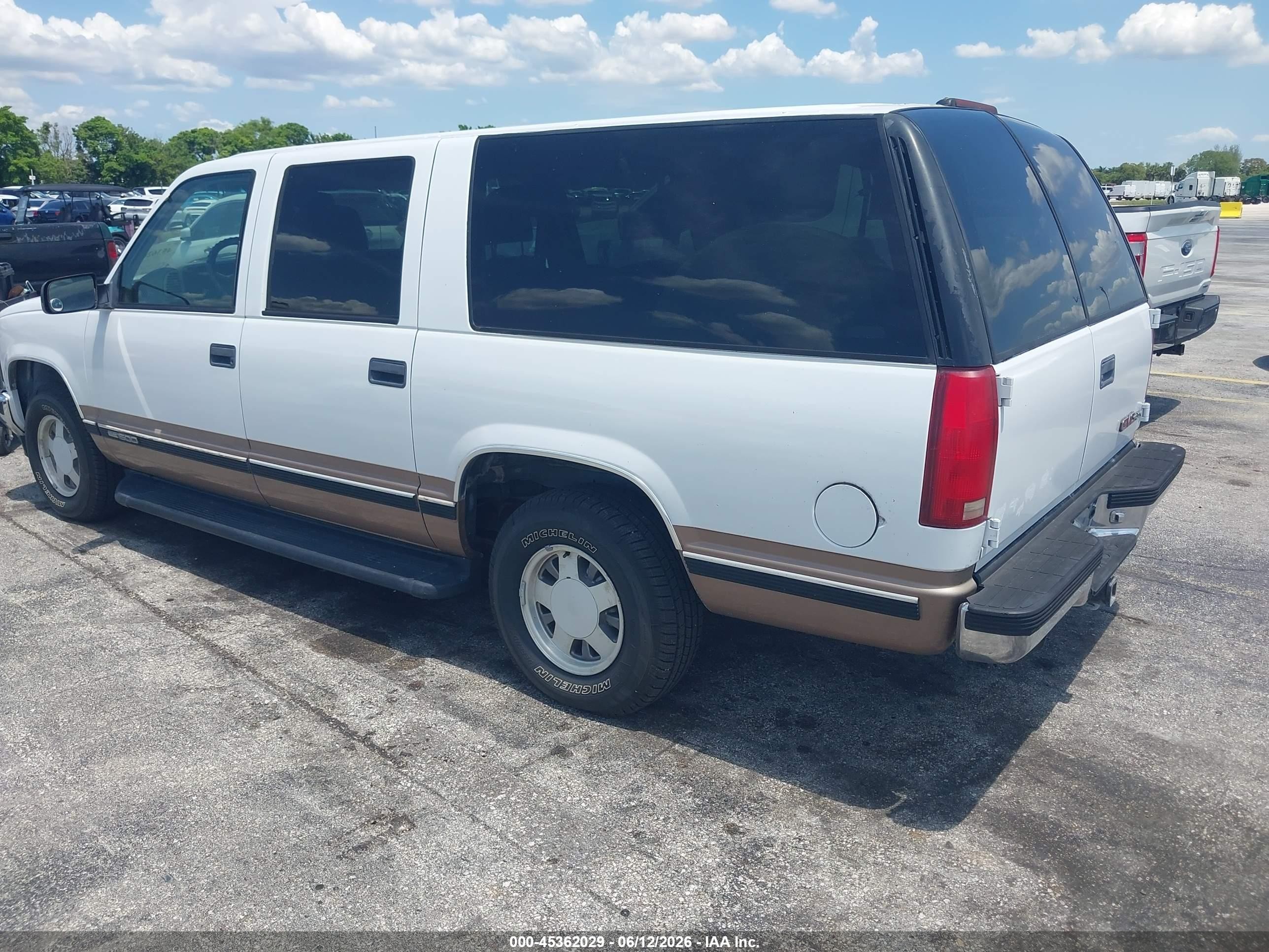1997 Gmc Suburban Slt Cmi (not Available) White vin: 1GKEC16R6VJ751828