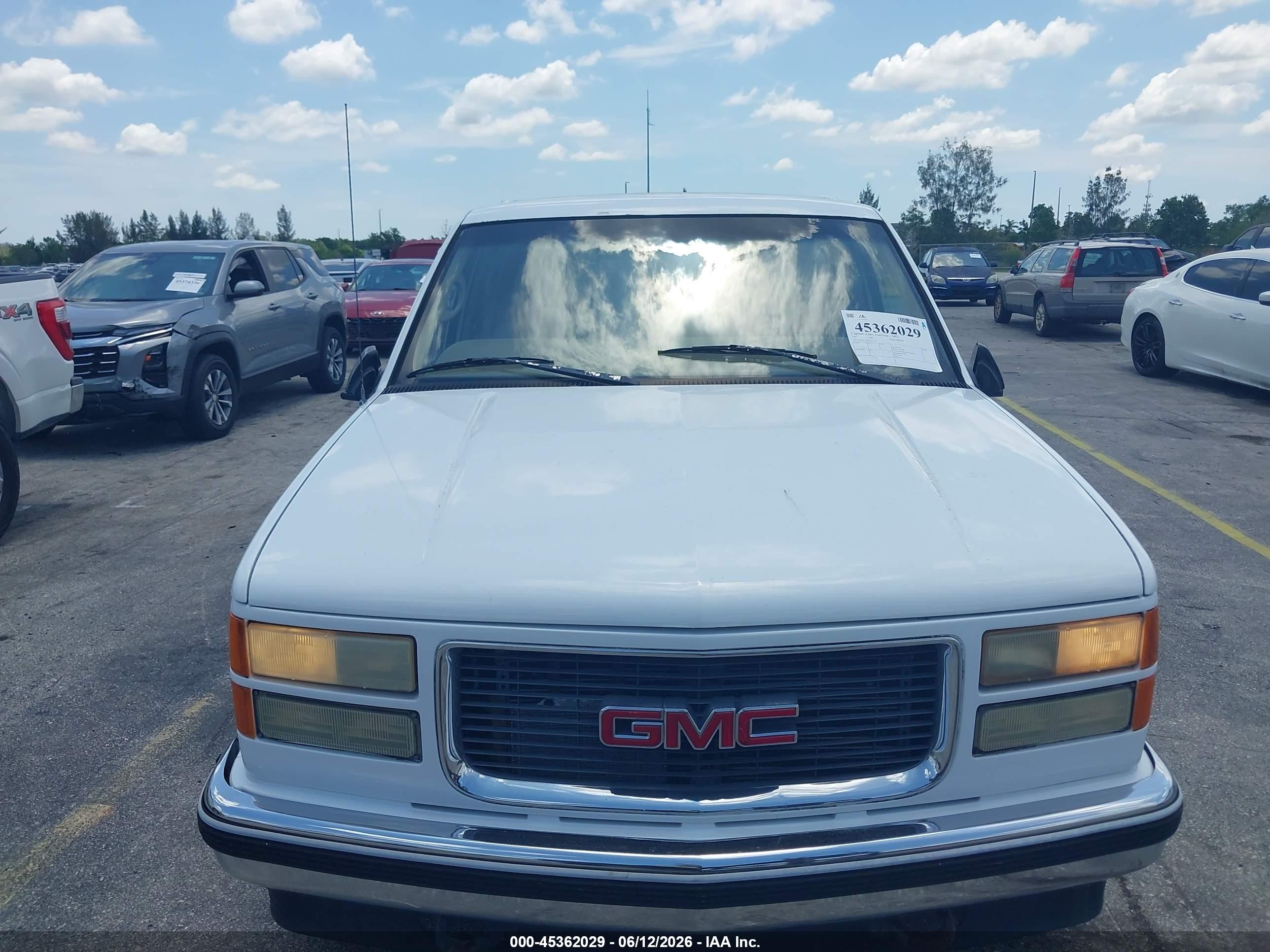 1997 Gmc Suburban Slt Cmi (not Available) White vin: 1GKEC16R6VJ751828