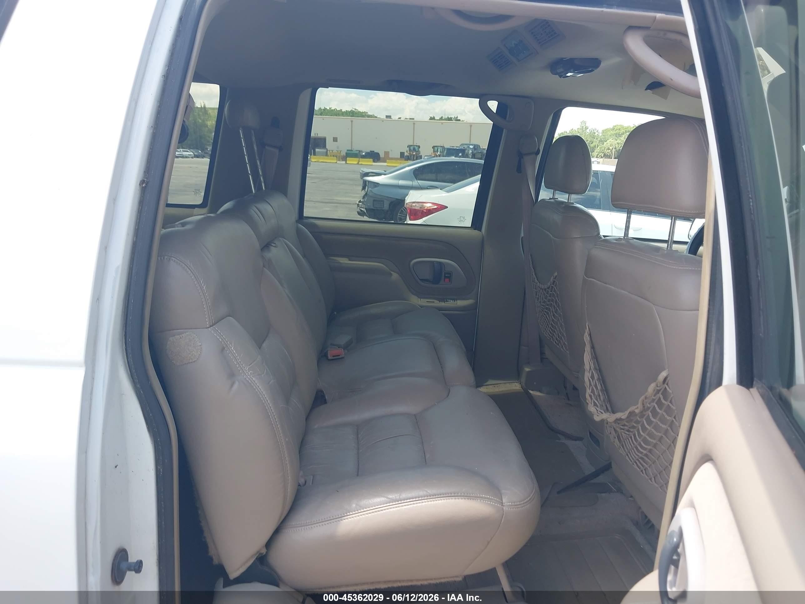 1997 Gmc Suburban Slt Cmi (not Available) White vin: 1GKEC16R6VJ751828