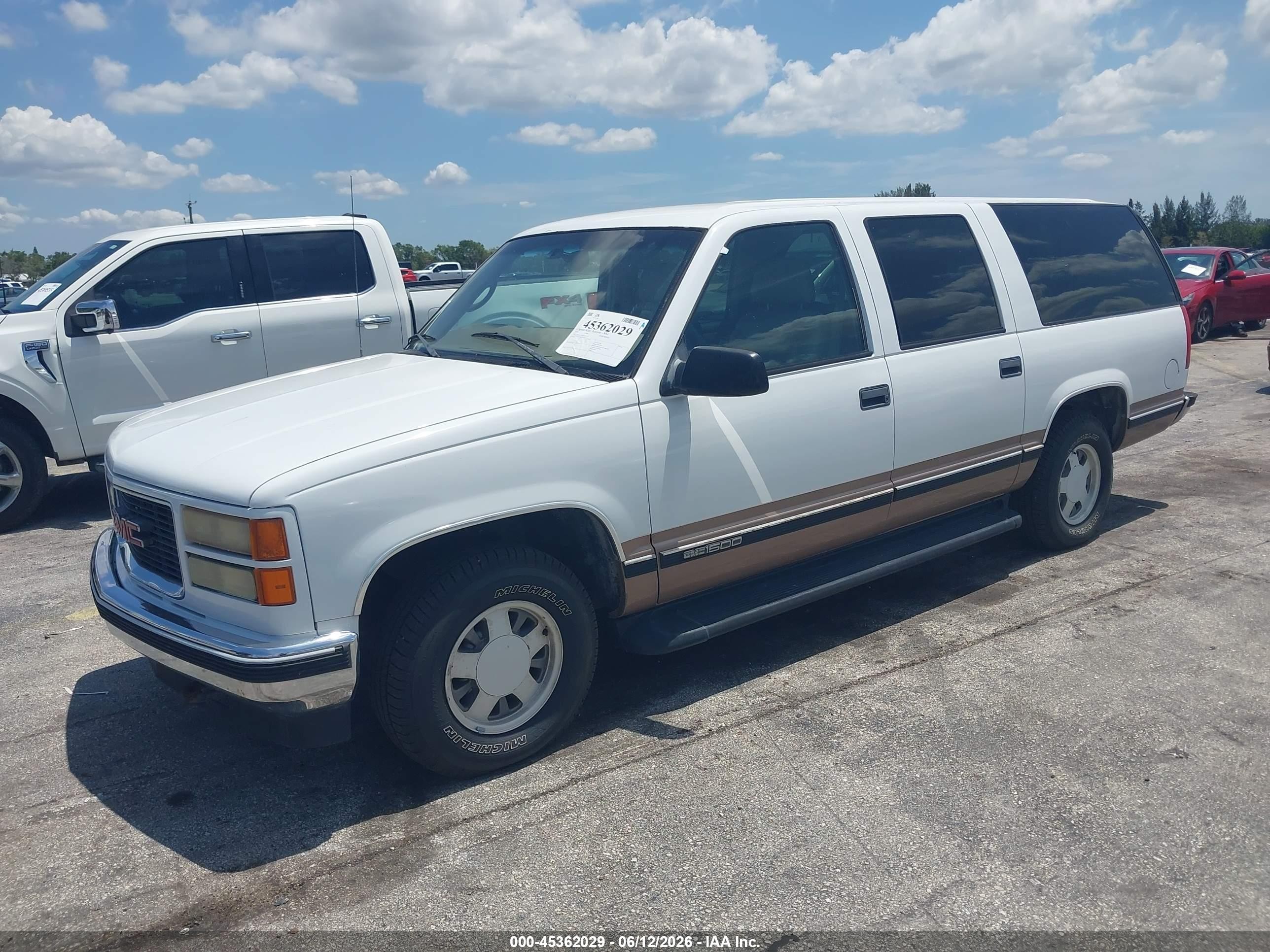 1997 Gmc Suburban Slt Cmi (not Available) White vin: 1GKEC16R6VJ751828
