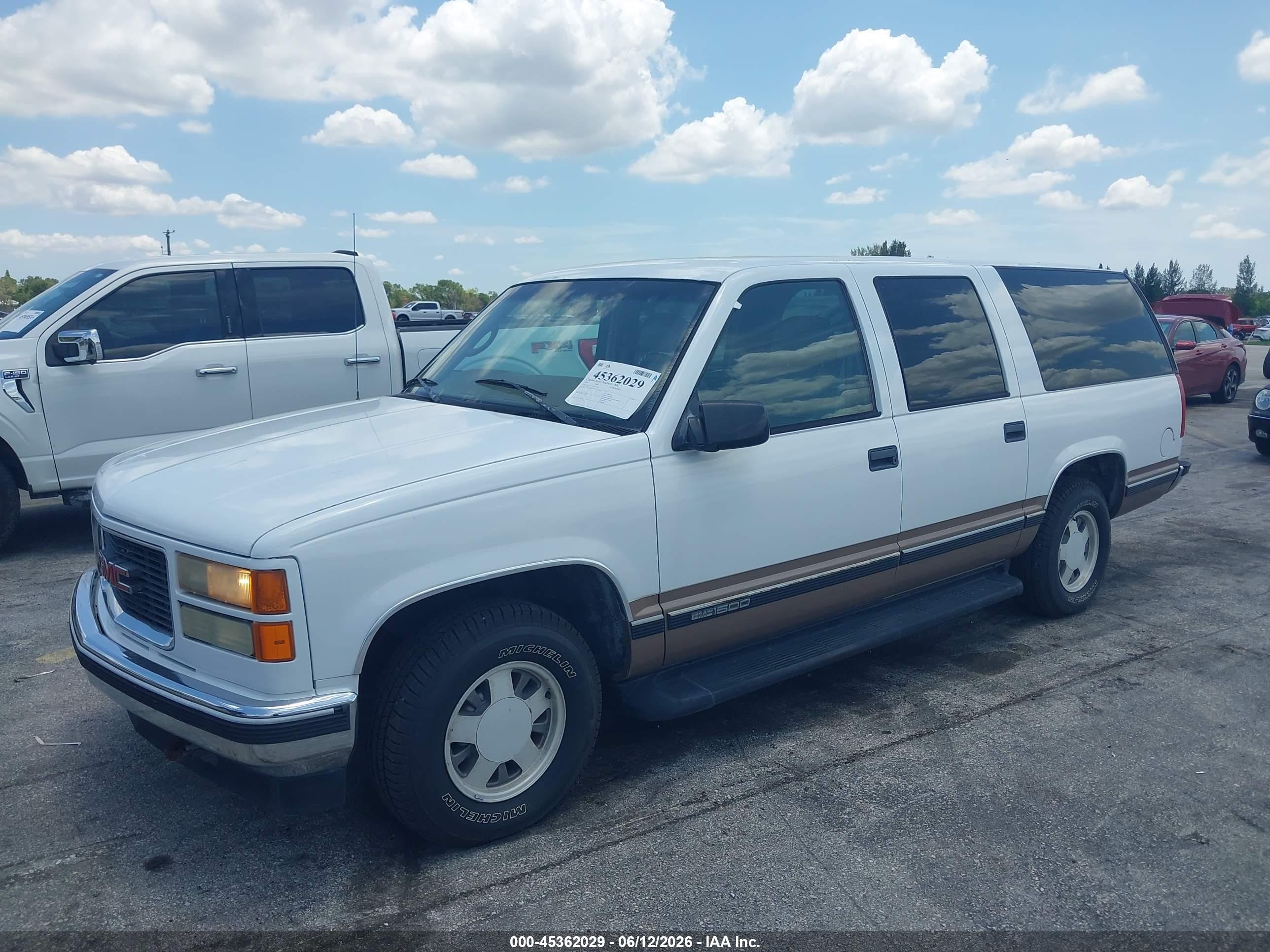 1997 Gmc Suburban Slt Cmi (not Available) White vin: 1GKEC16R6VJ751828