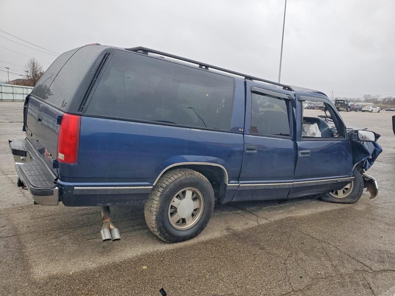 1997 Chev Suburban C1500 Blue vin: 1GKEC16R9VJ743626