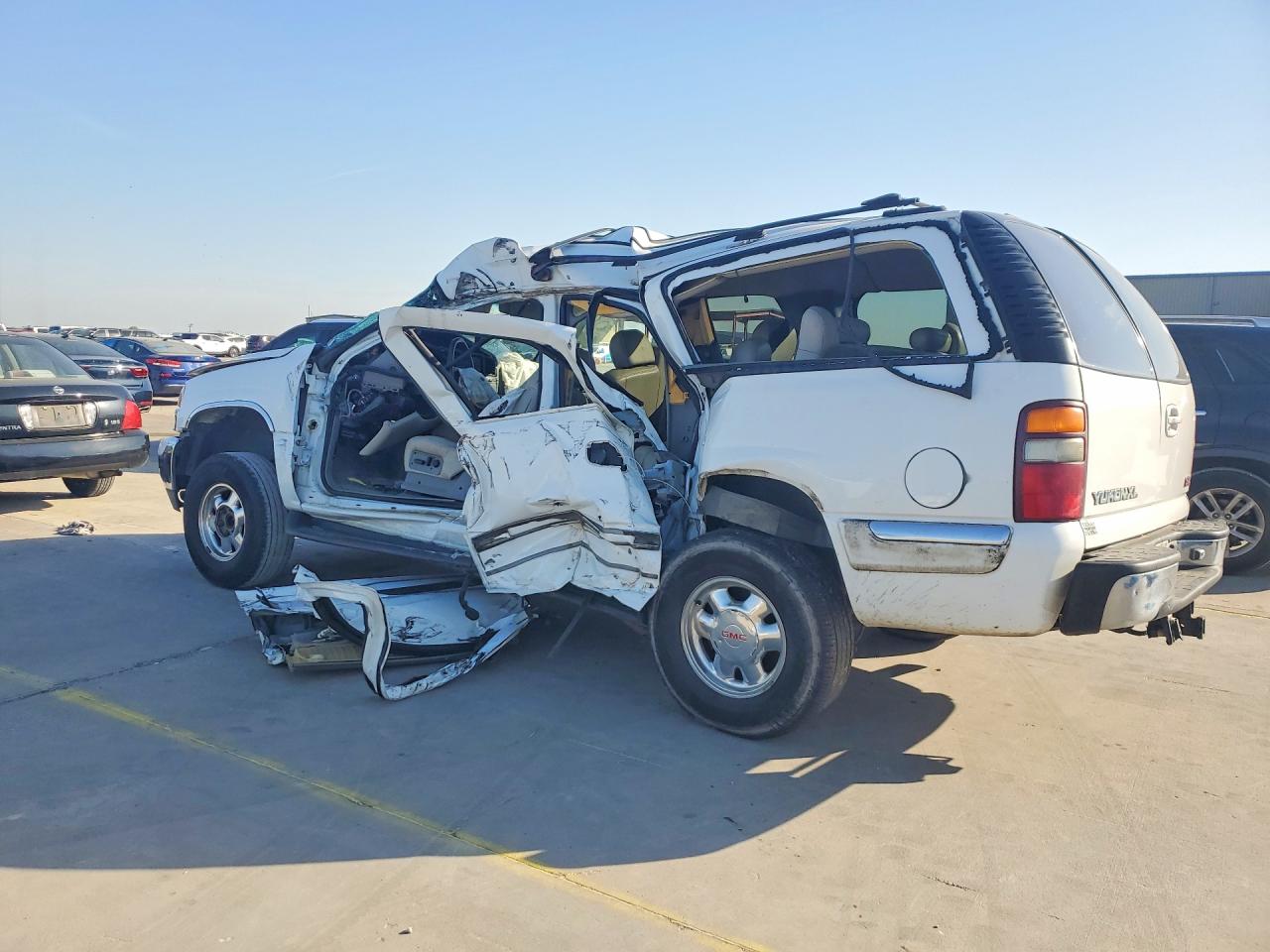 2001 Gmc Yukon Xl C1500 White vin: 1GKEC16T21J159607