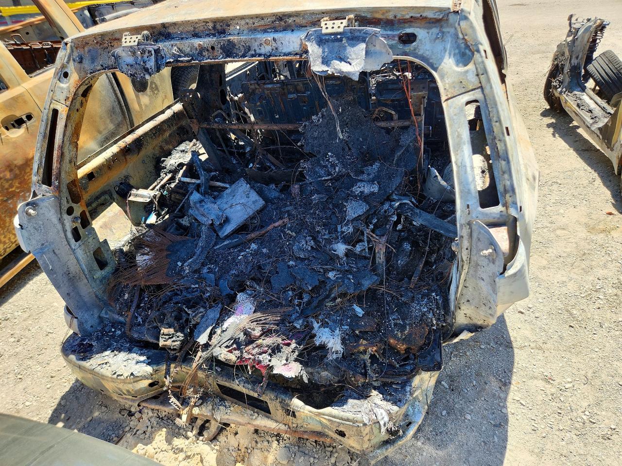 2003 Gmc Yukon Xl C1500 Burn vin: 1GKEC16T83J244213