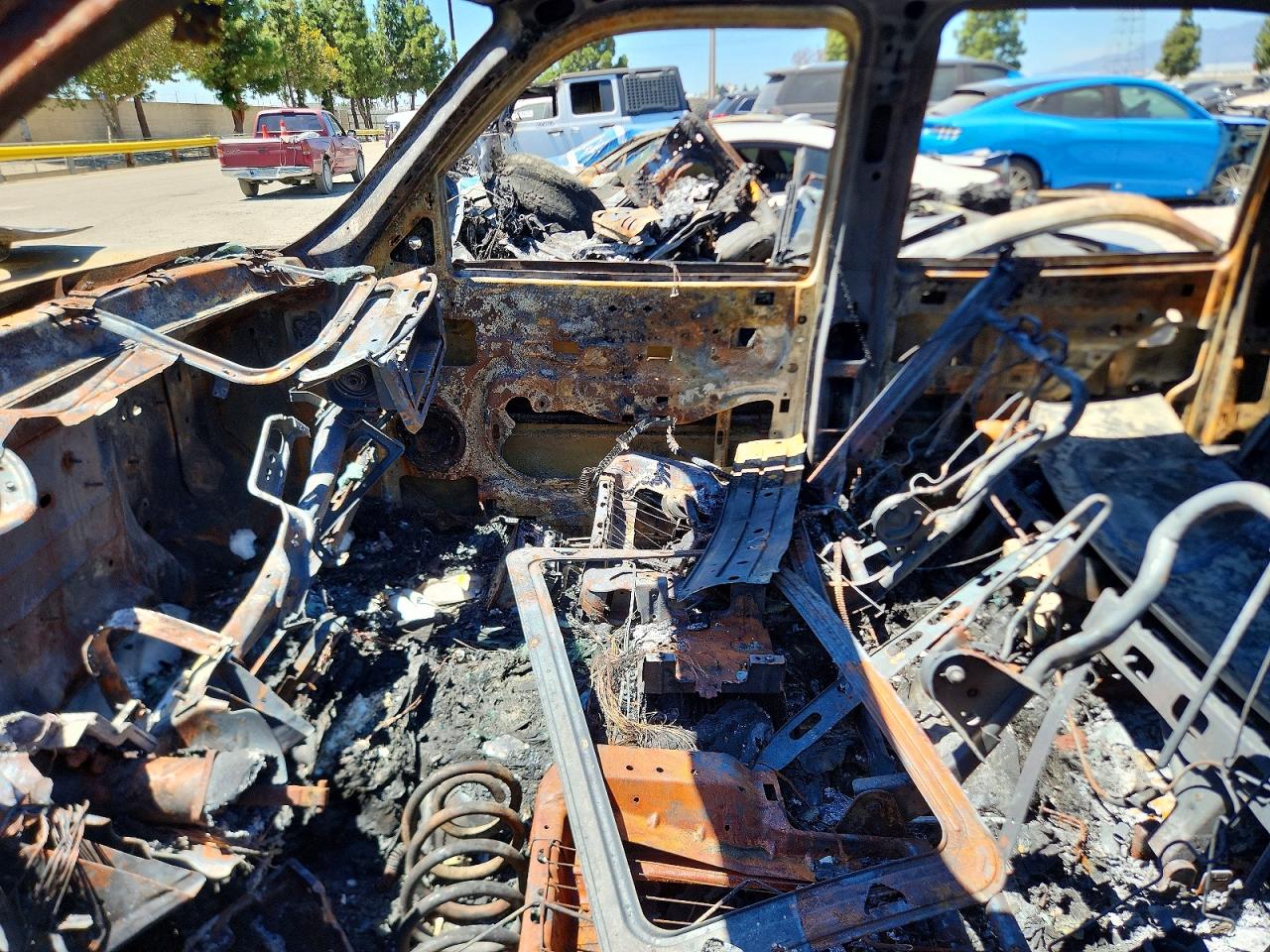 2003 Gmc Yukon Xl C1500 Burn vin: 1GKEC16T83J244213
