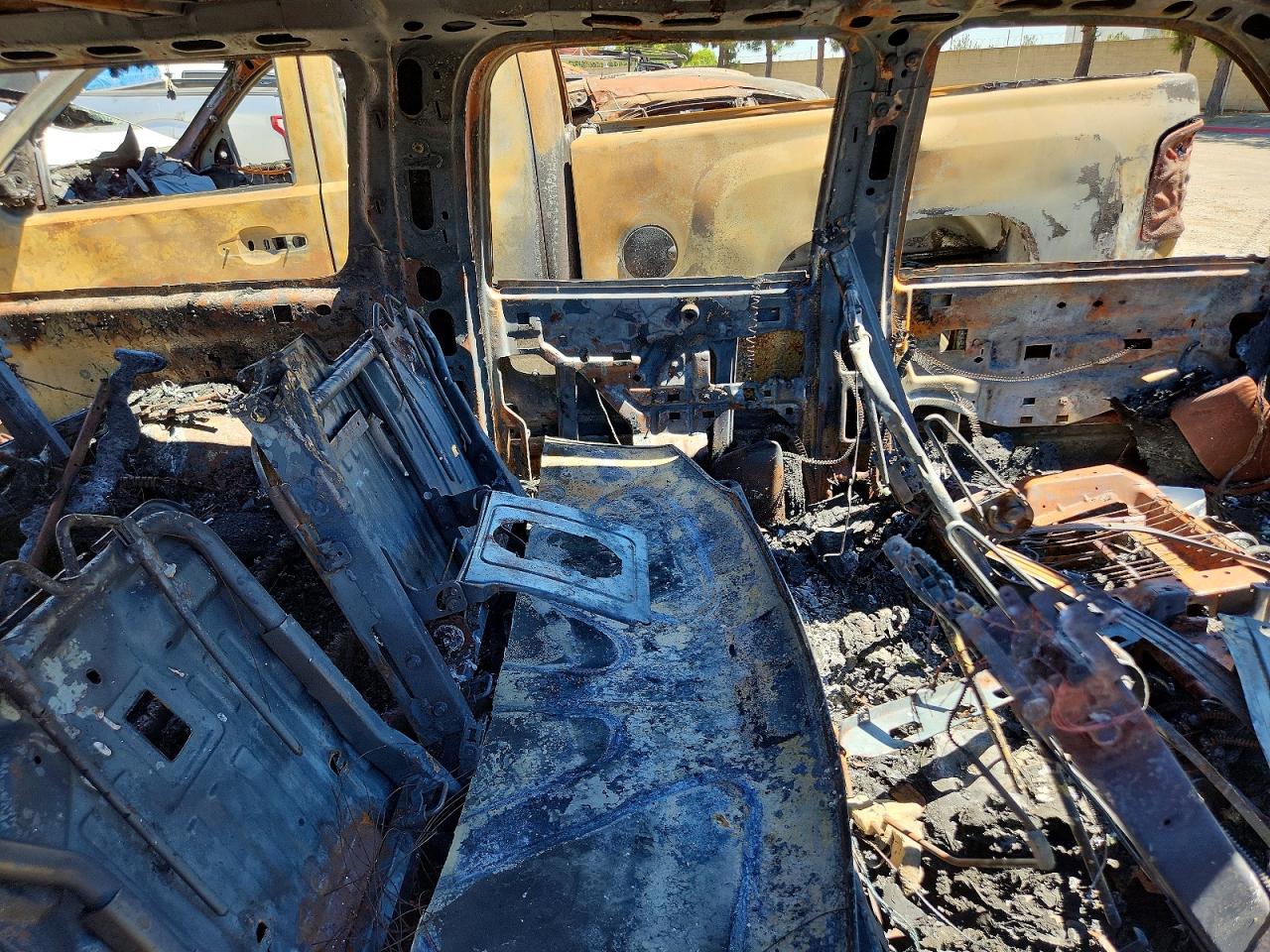 2003 Gmc Yukon Xl C1500 Burn vin: 1GKEC16T83J244213