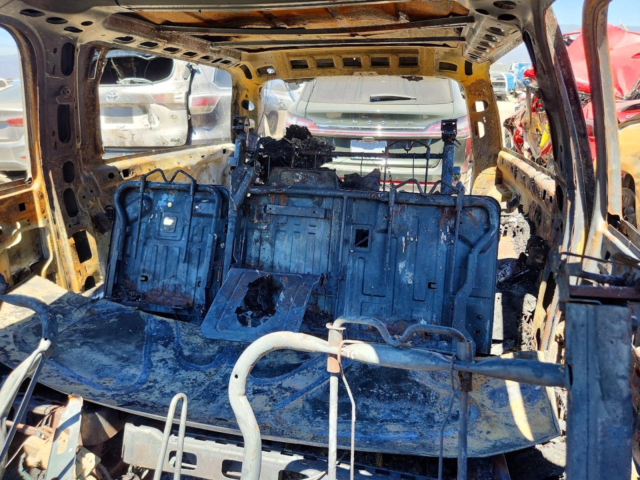 2003 Gmc Yukon Xl C1500 Burn vin: 1GKEC16T83J244213