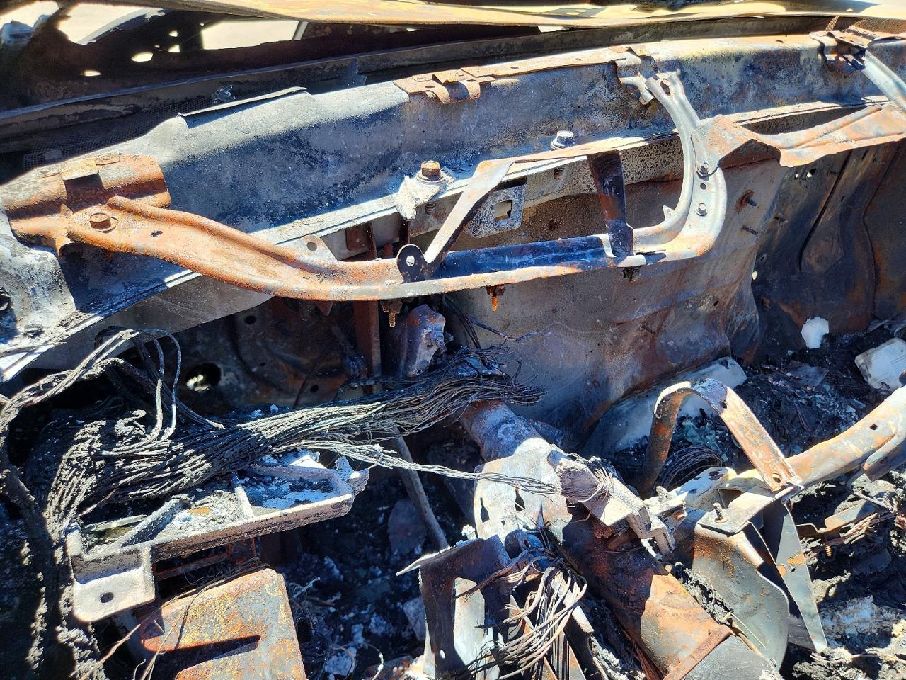 2003 Gmc Yukon Xl C1500 Burn vin: 1GKEC16T83J244213