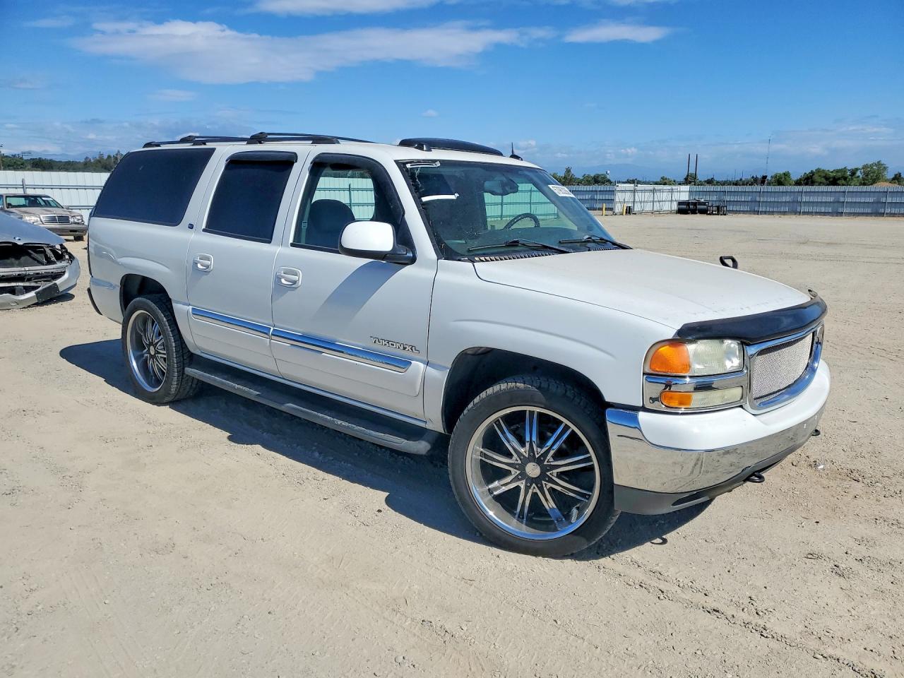 2004 Gmc Yukon Xl C1500 White vin: 1GKEC16TX4J284262