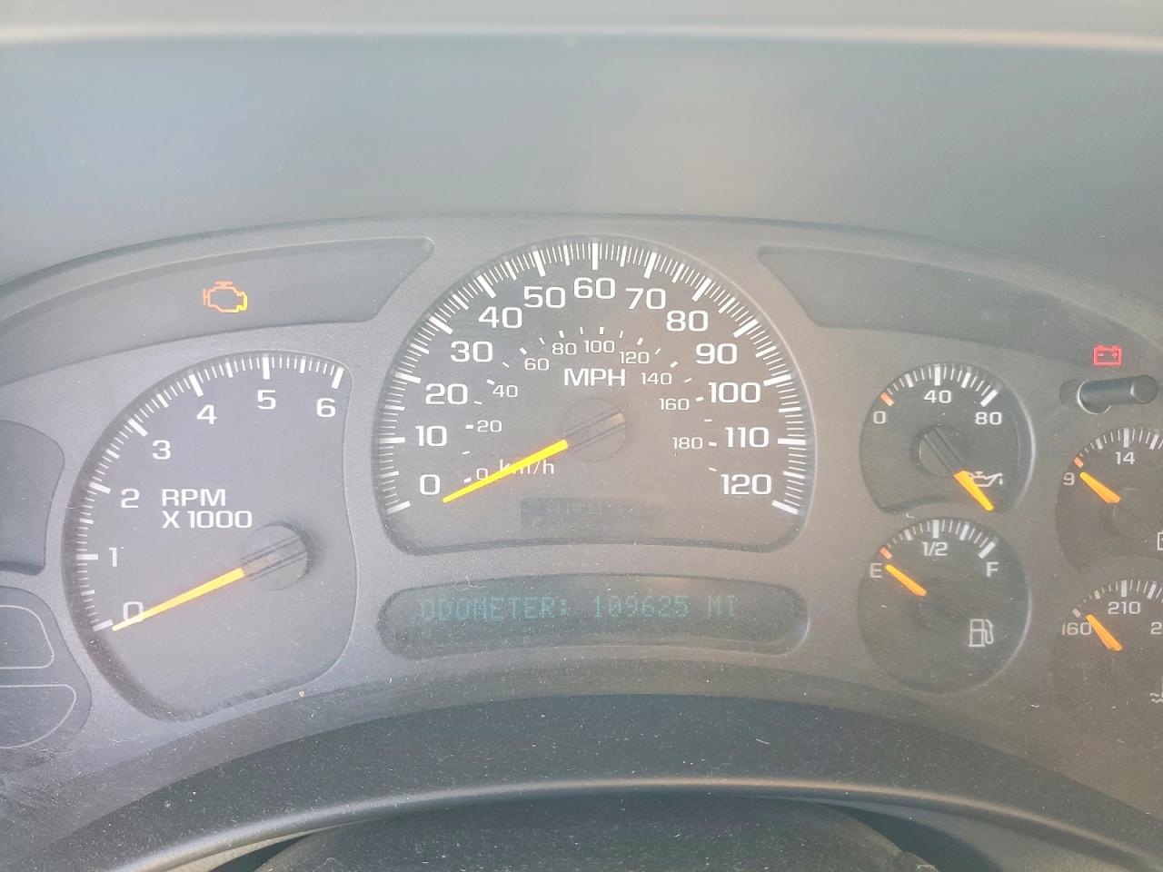 2004 Gmc Yukon Xl C1500 White vin: 1GKEC16TX4J284262