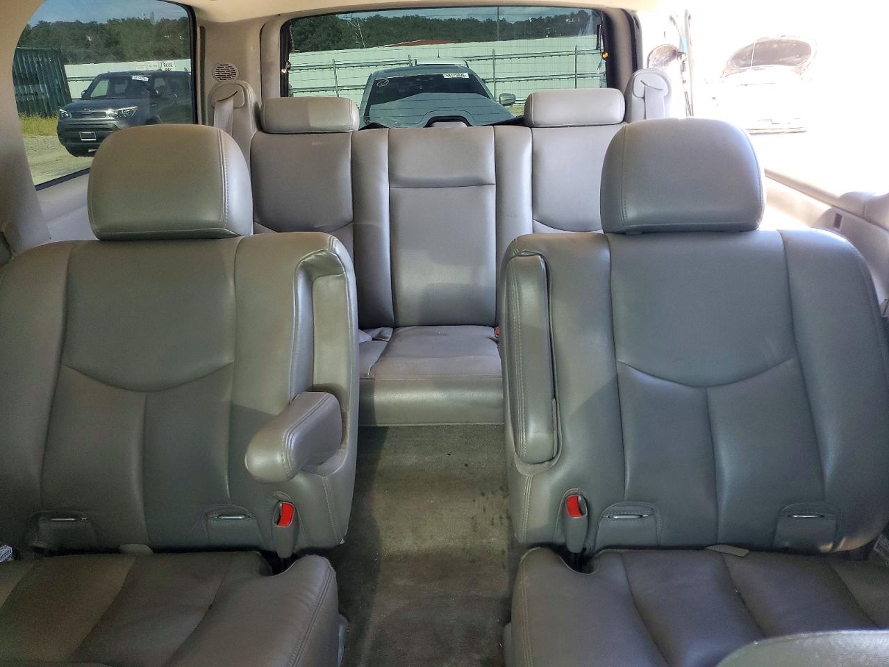 2004 Gmc Yukon Xl C1500 White vin: 1GKEC16TX4J284262