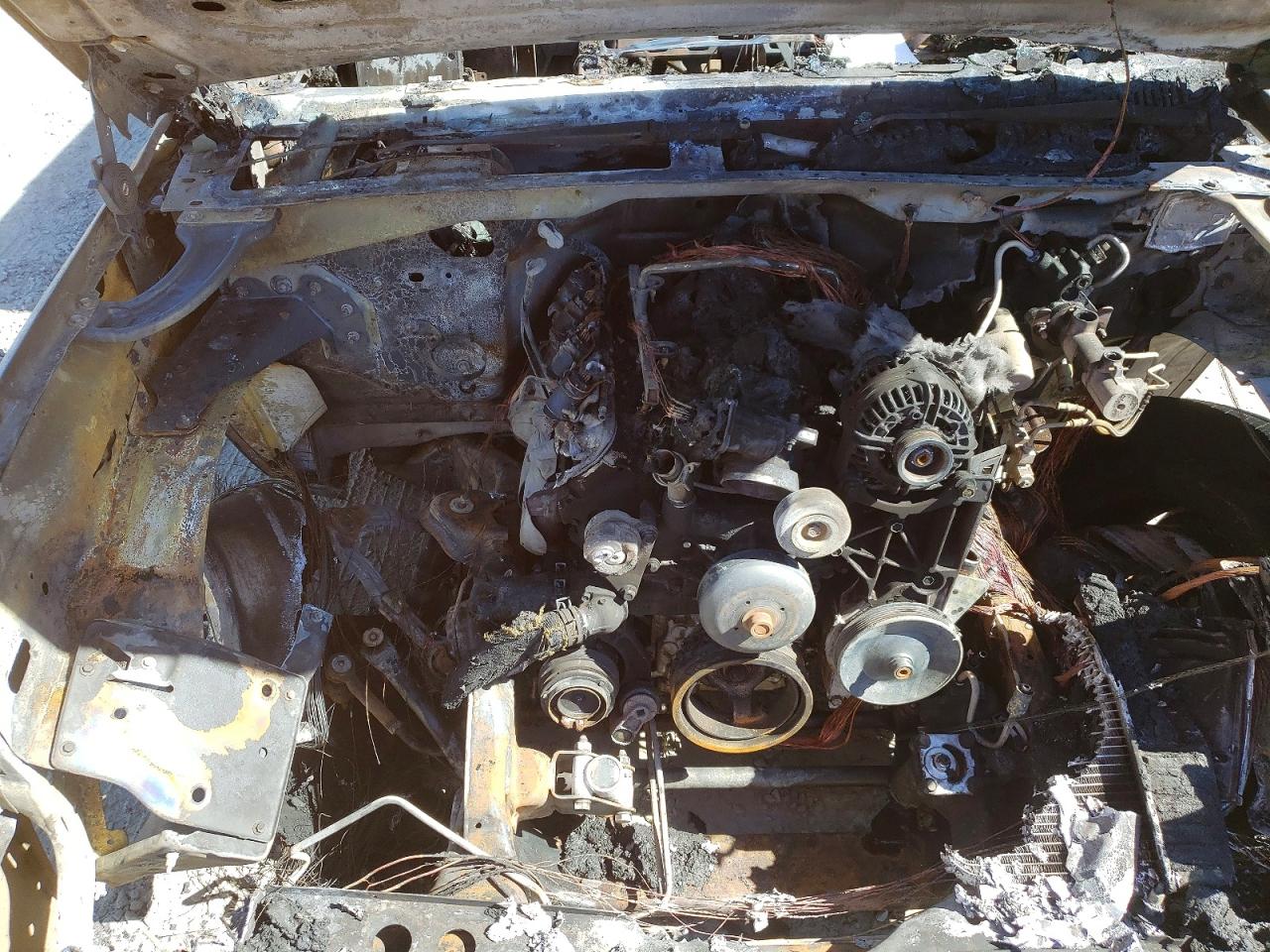 2005 Gmc Yukon Xl C1500 Burn vin: 1GKEC16Z65J179790
