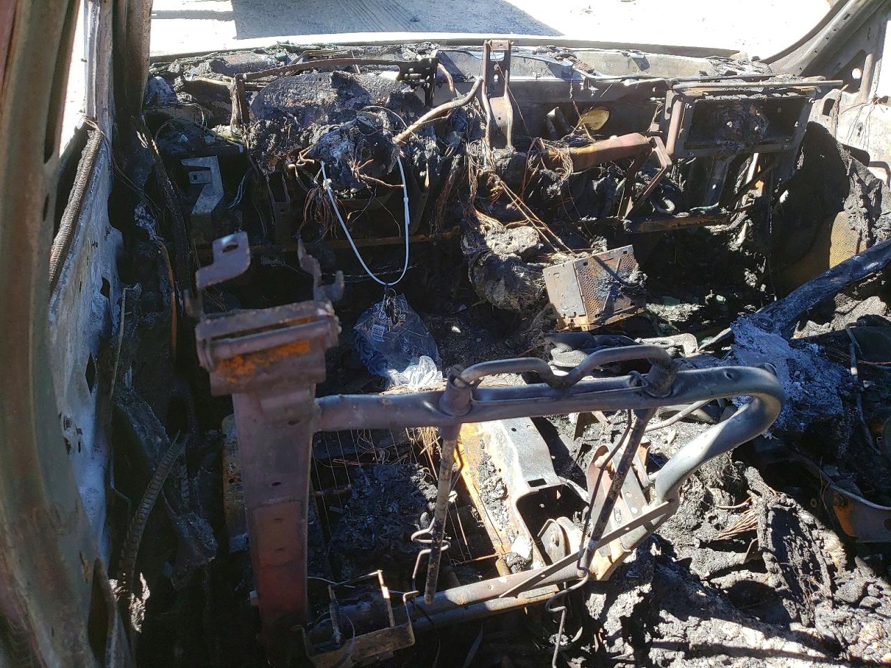 2005 Gmc Yukon Xl C1500 Burn vin: 1GKEC16Z65J179790