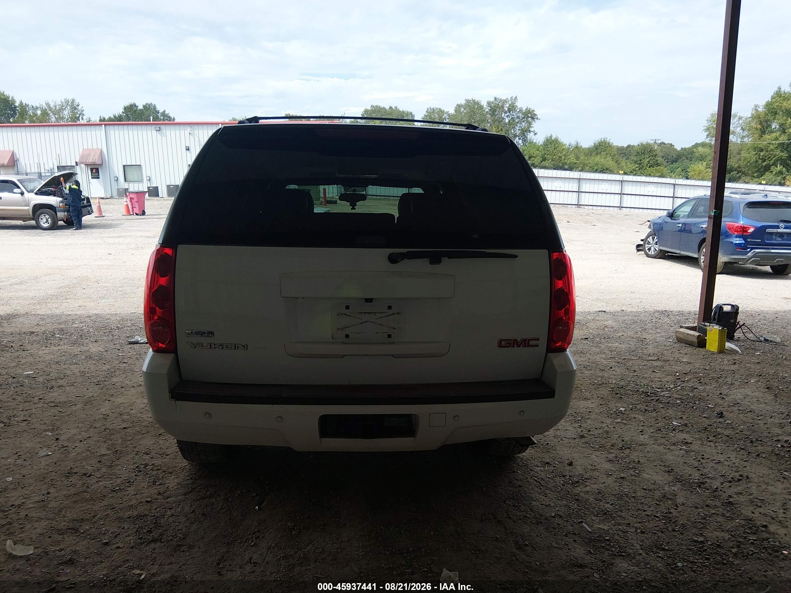 2009 Gmc Yukon Slt W/4sa White vin: 1GKEC33359R204651