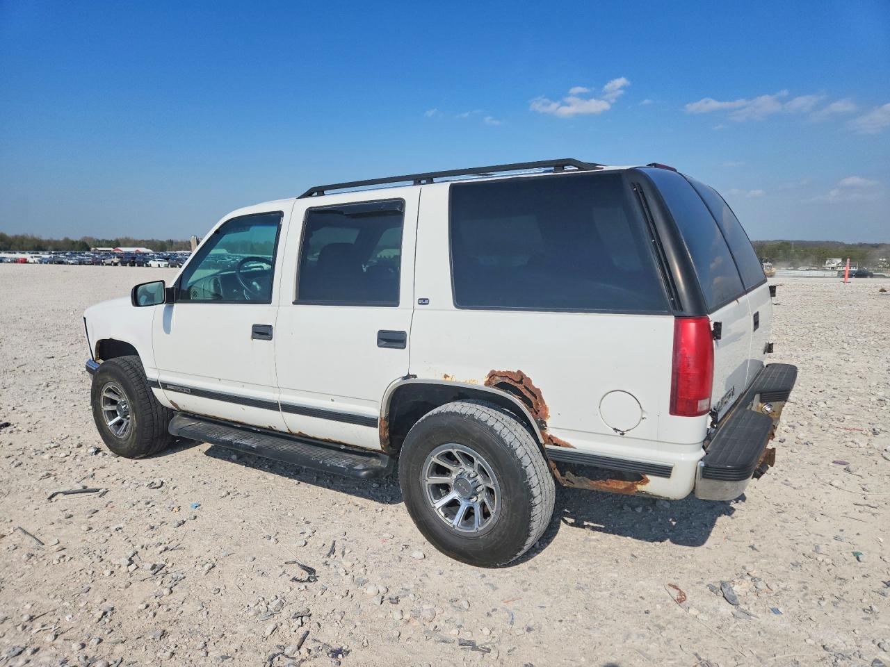 1998 Gmc Yukon White vin: 1GKEK13R0WJ724262