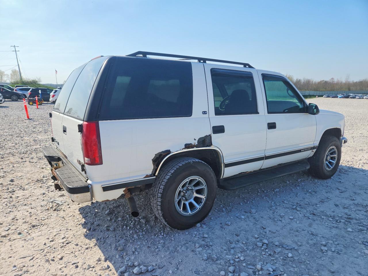 1998 Gmc Yukon White vin: 1GKEK13R0WJ724262