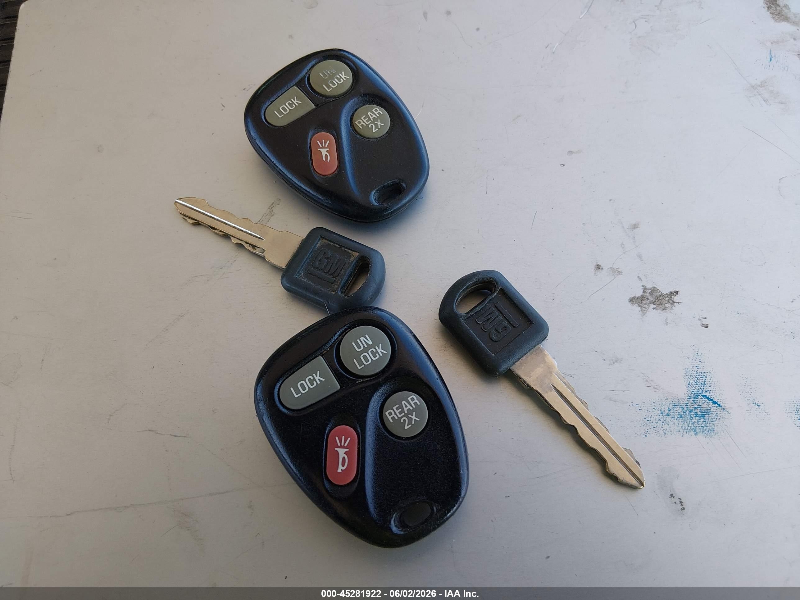 2000 Gmc Yukon Denali   Серебряный vin: 1GKEK13R2YR116795
