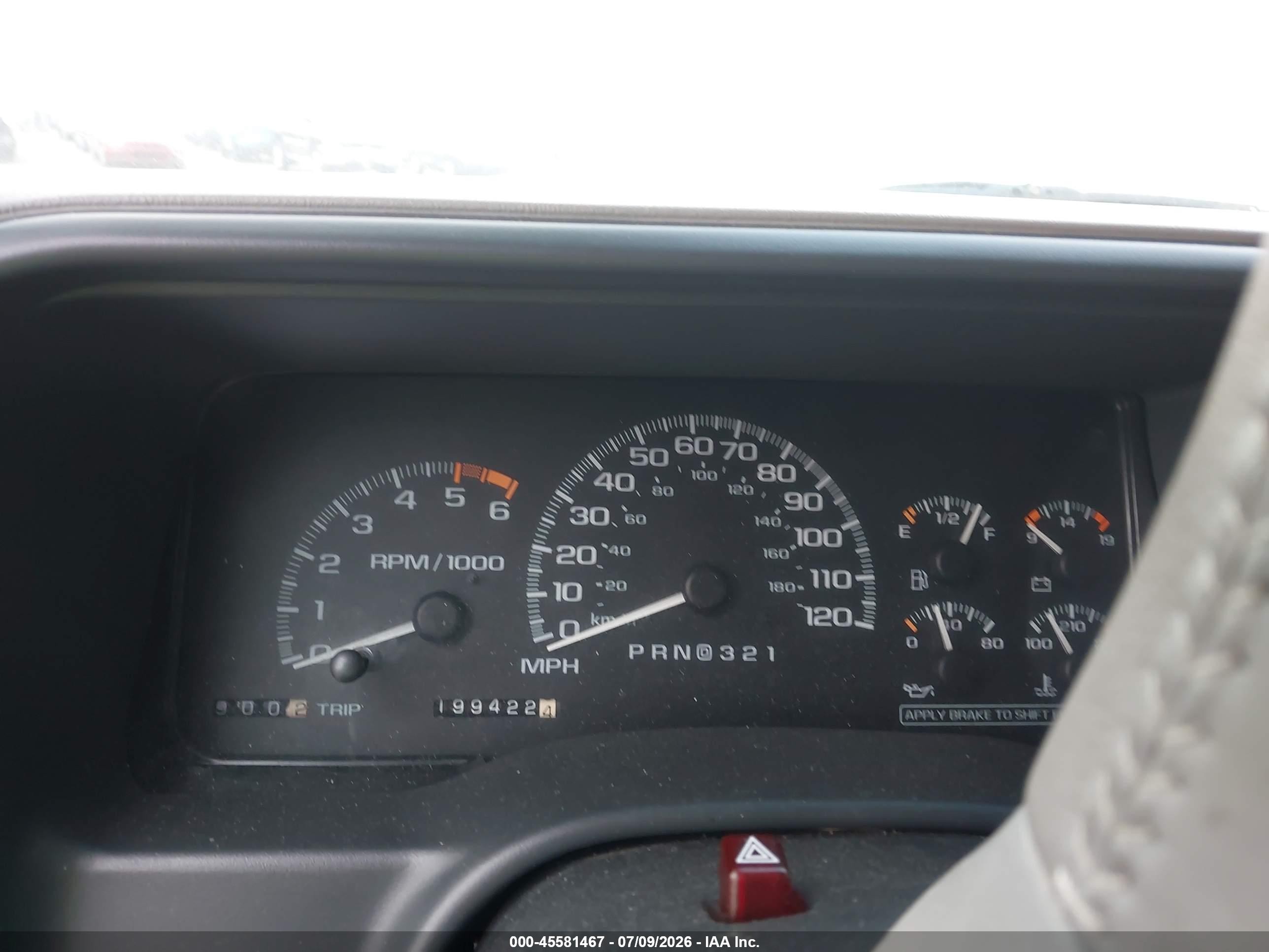 2000 Gmc Yukon Denali   Silver vin: 1GKEK13RXYR134705