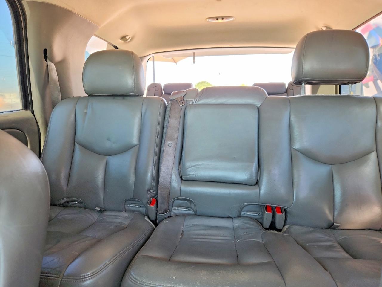 2005 Gmc Yukon Silver vin: 1GKEK13T15R276206