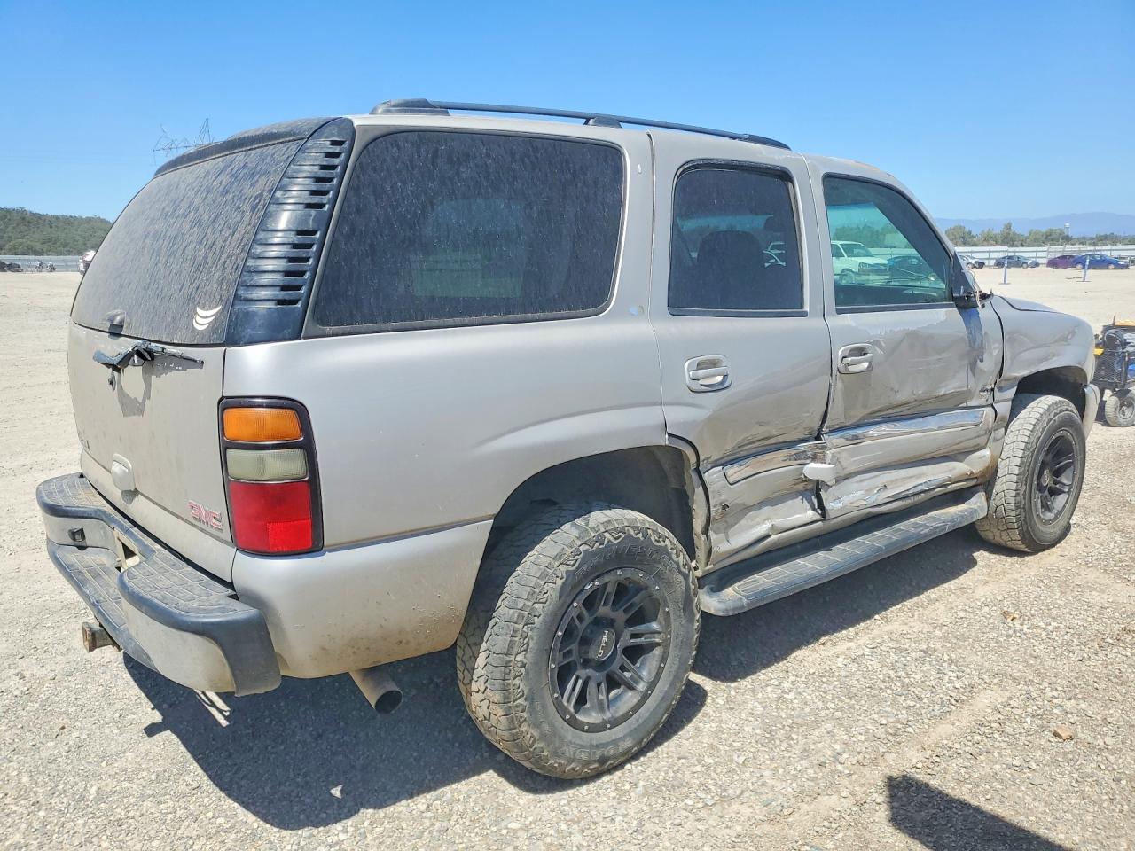 2005 Gmc Yukon Silver vin: 1GKEK13T35R275560
