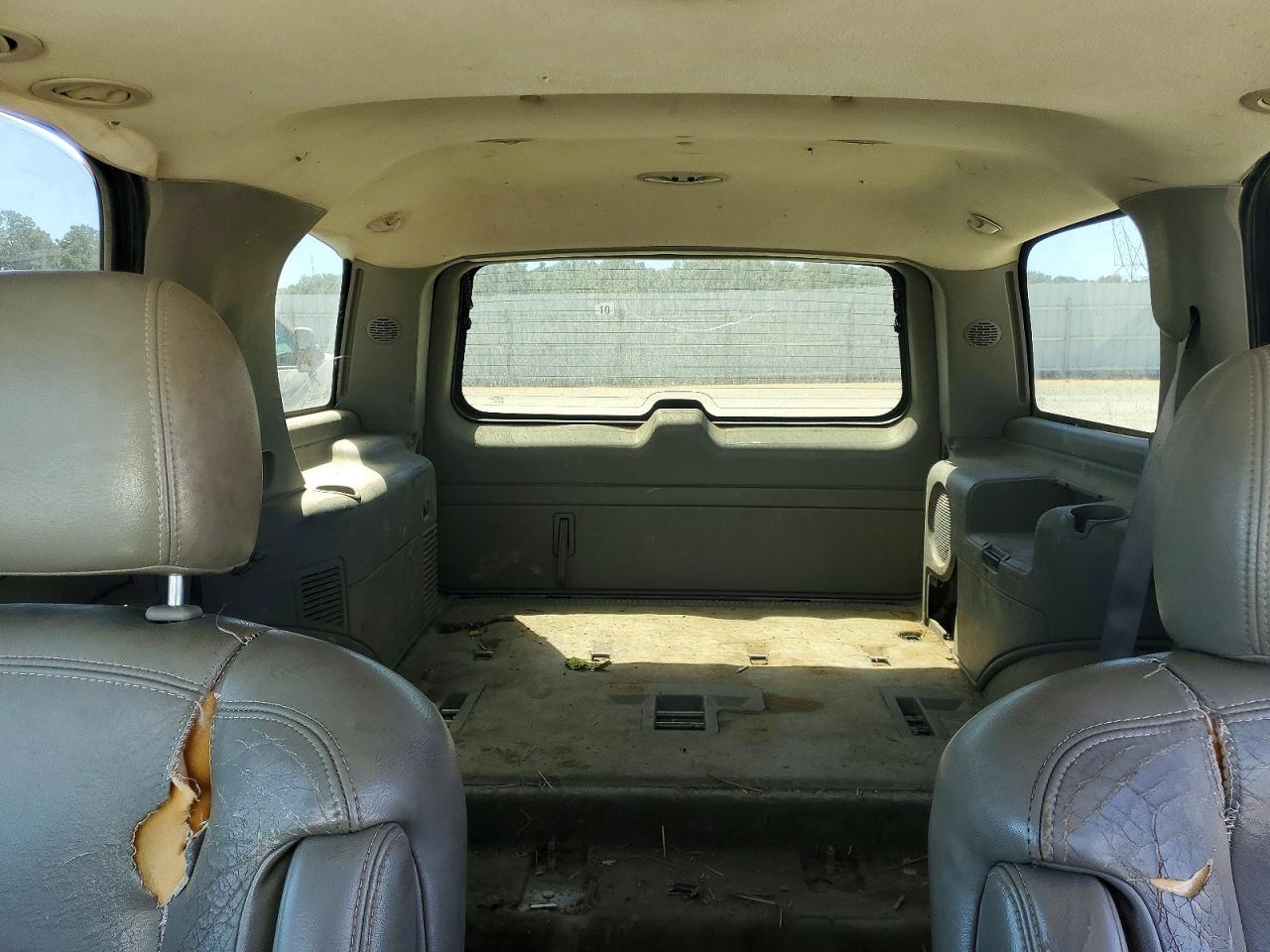 2005 Gmc Yukon Silver vin: 1GKEK13T35R275560