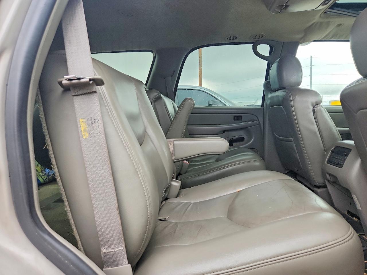 2005 Gmc Yukon Tan vin: 1GKEK13T45J126556