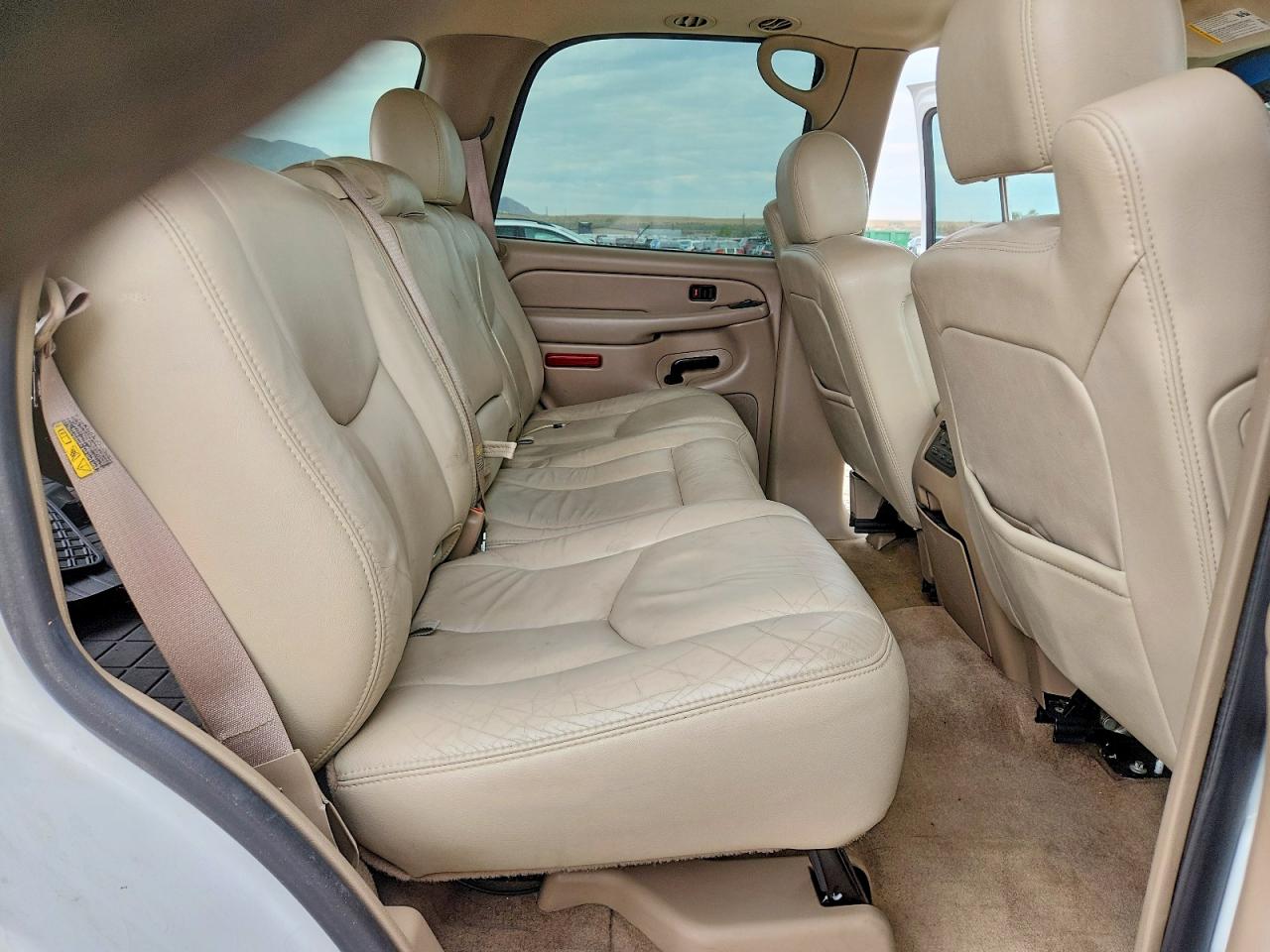 2004 Gmc Yukon White vin: 1GKEK13T54J175263