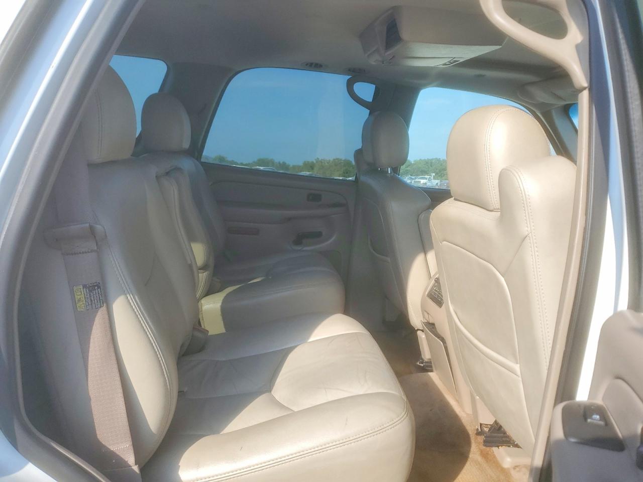2005 Gmc Yukon White vin: 1GKEK13TX5J201003